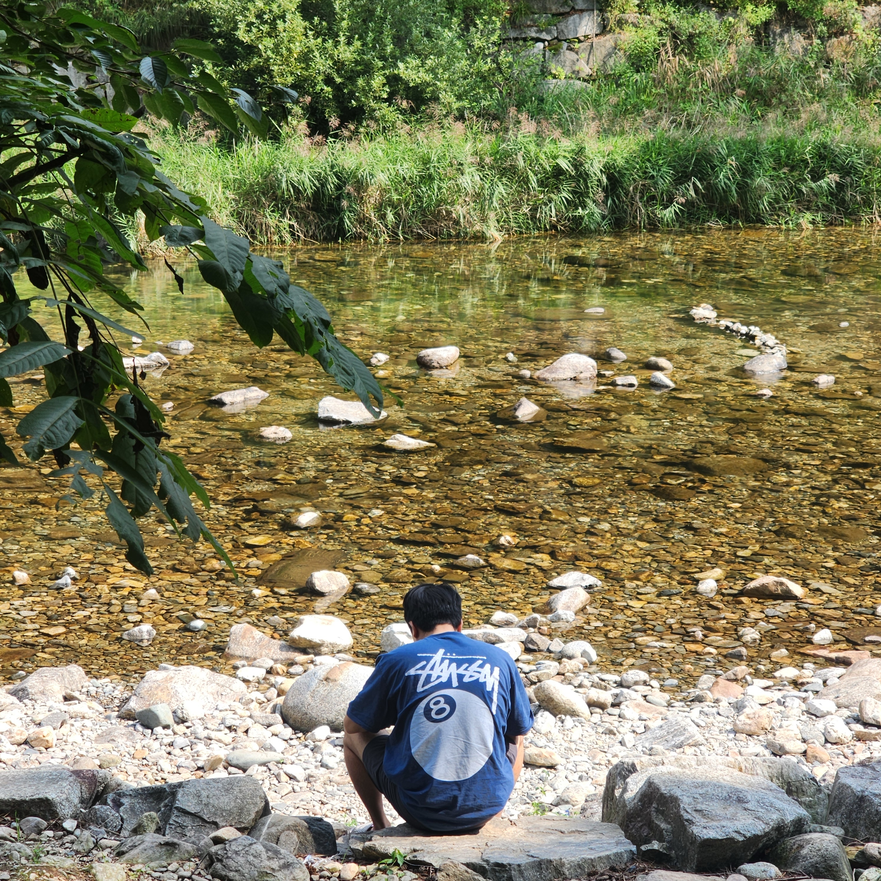 Stussy 8 Ball Pigment Dyed T-Shirt Navy 착용 스타일