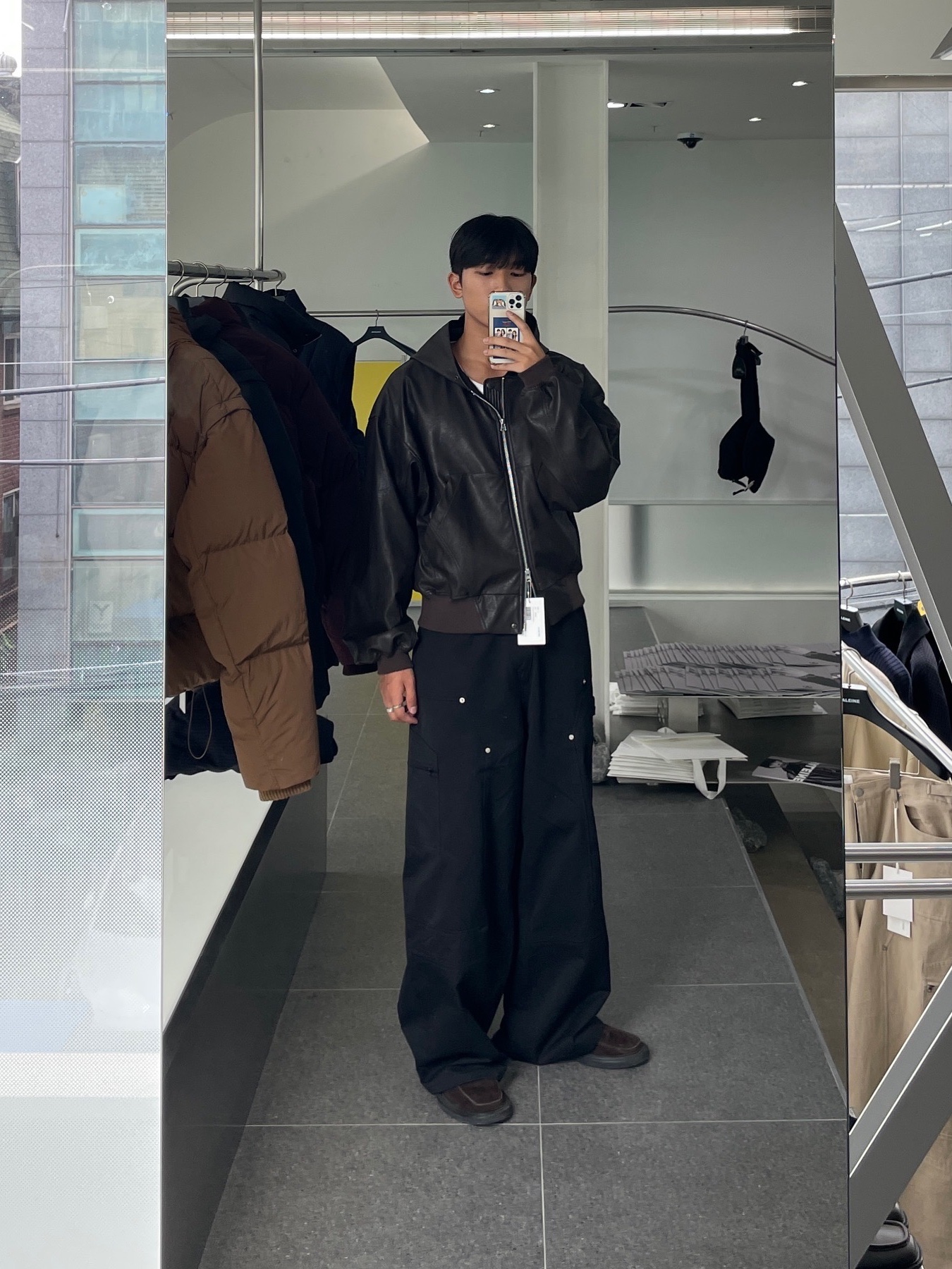 Haleine Cropped Faux Leahter Zip Up Hoodie Black (VT304), Haleine Cropped Faux Leahter Zip Up Hoodie Brown (VT305) 착용 스타일