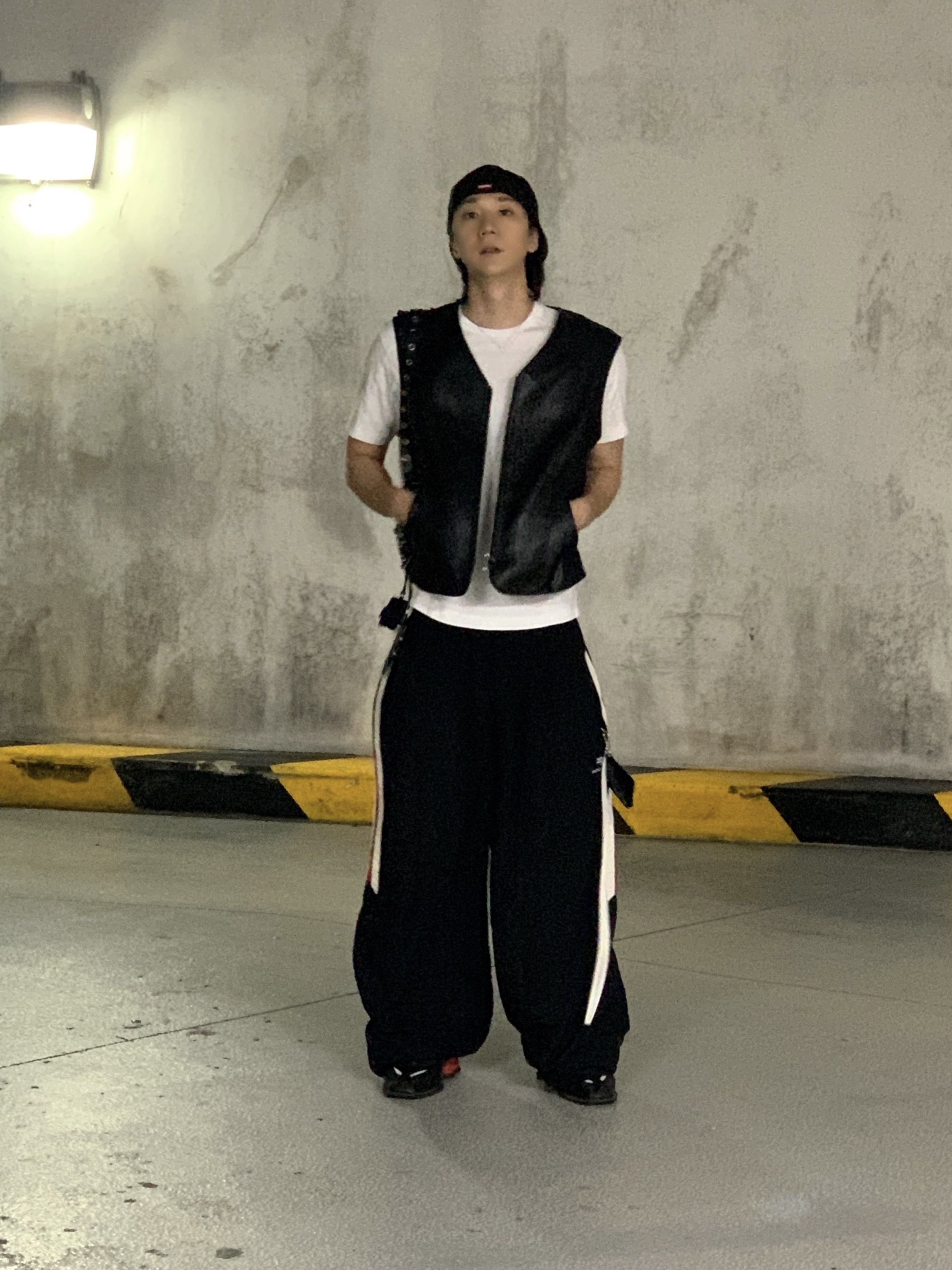 Supreme Script New Era Black - 23SS, Nike x Martine Rose Shox MR4 Black 착용 스타일 - 1