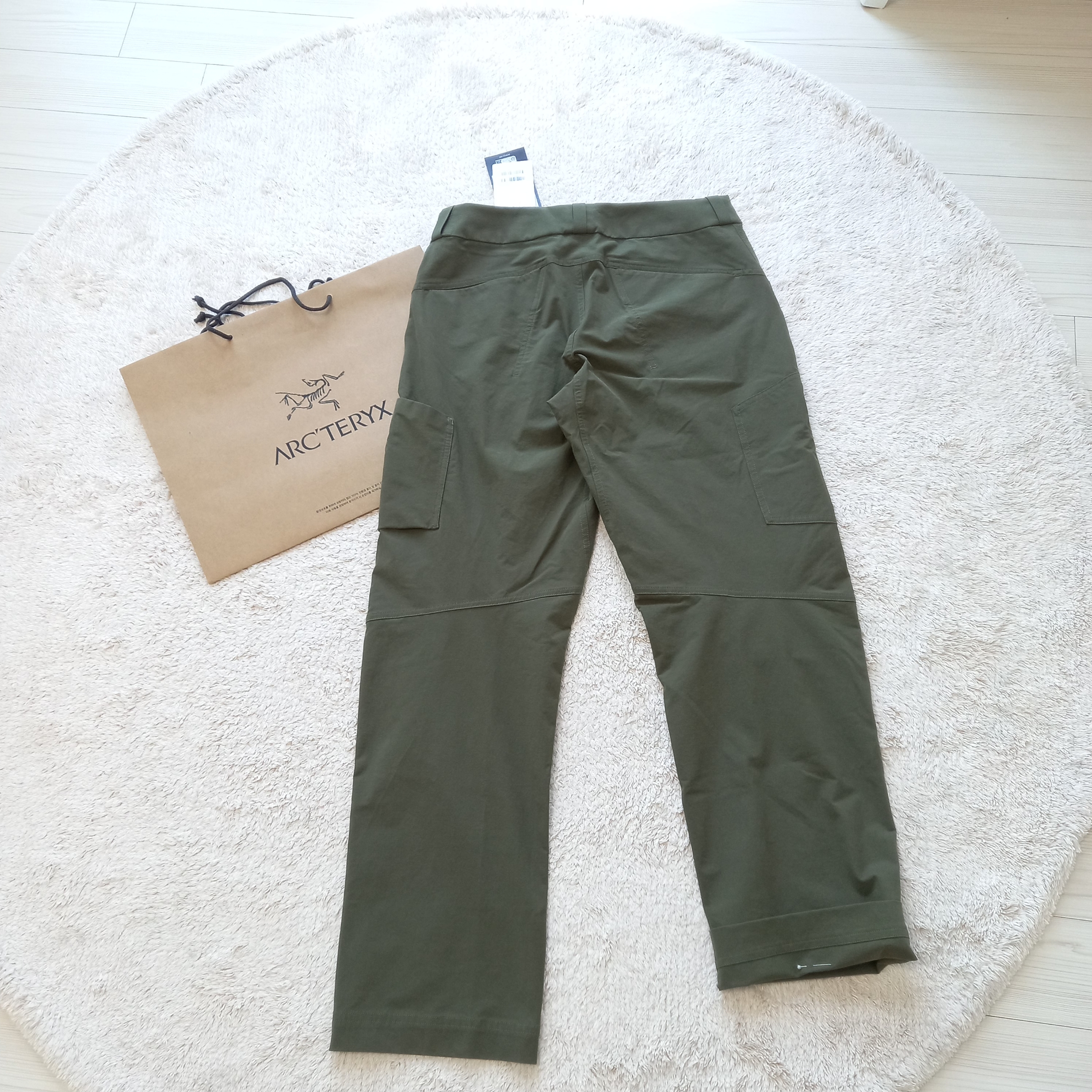 Arc'teryx Cronin Cotton Pants Tatsu, Arc'teryx Cronin Cotton Pants Black 착용 스타일 - 2