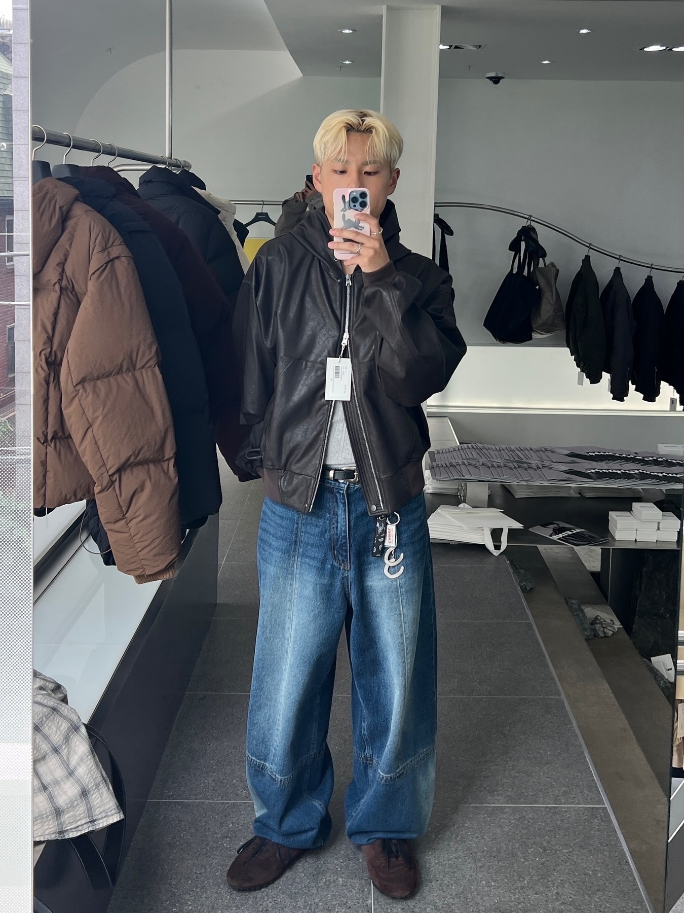Haleine Cropped Faux Leahter Zip Up Hoodie Black (VT304), Haleine Cropped Faux Leahter Zip Up Hoodie Brown (VT305) 착용 스타일