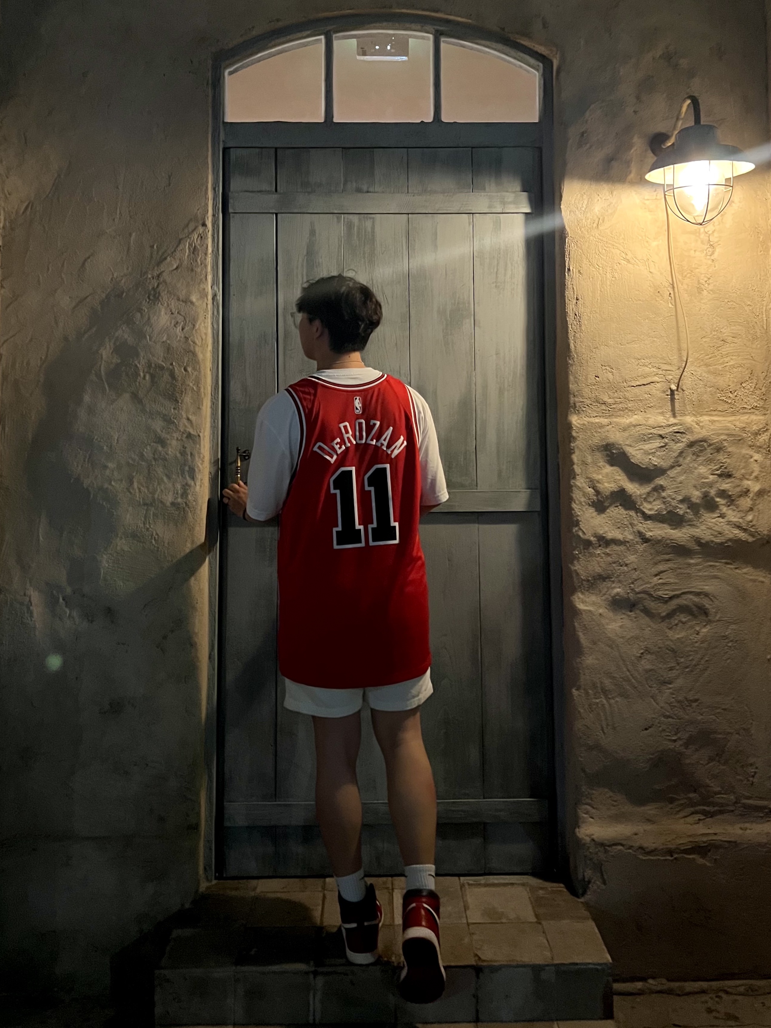 Nike DeMar DeRozan Chicago Bulls Icon Edition 2022/23 NBA Swingman Jersey University Red, Jordan 1 Retro High OG Chicago 2022 착용 스타일