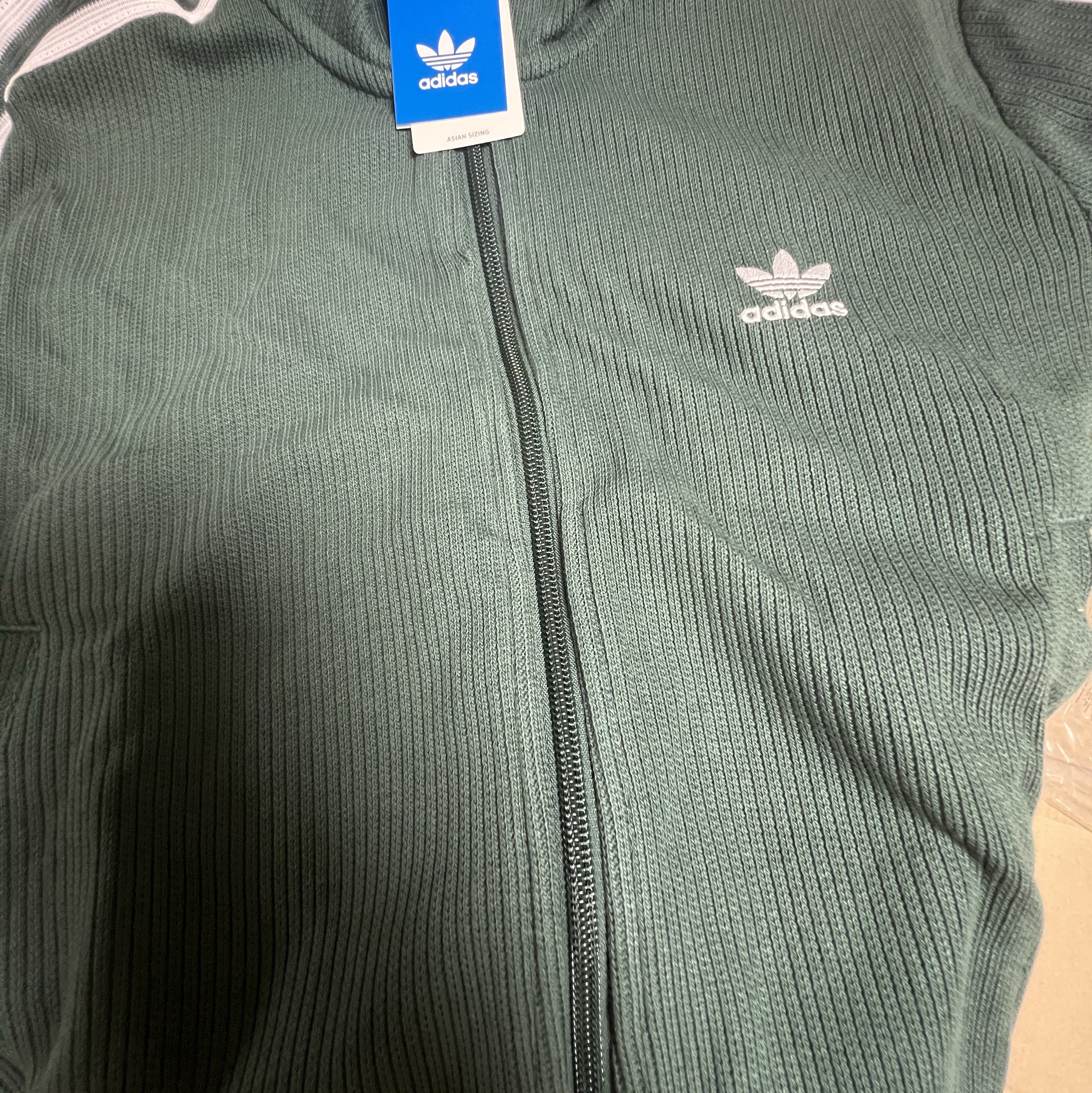 (W) Adidas Knitted Top Mineral Green - KR Sizing 착용 스타일