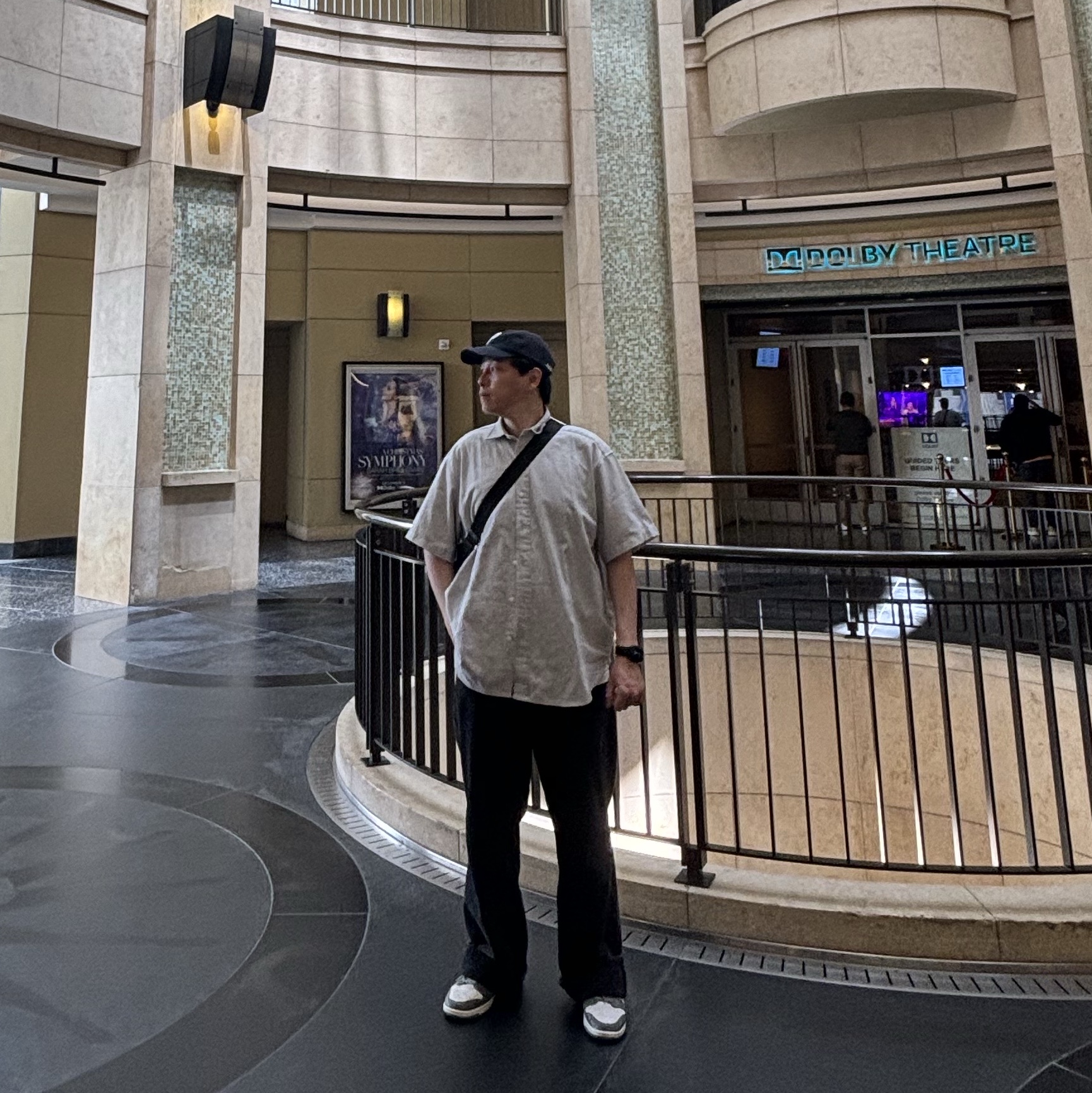 Palace Washed Twill P 6-Panel Black - 22SS, Prada Re-Nylon and Saffiano Leather Shoulder Bag Black 착용 스타일