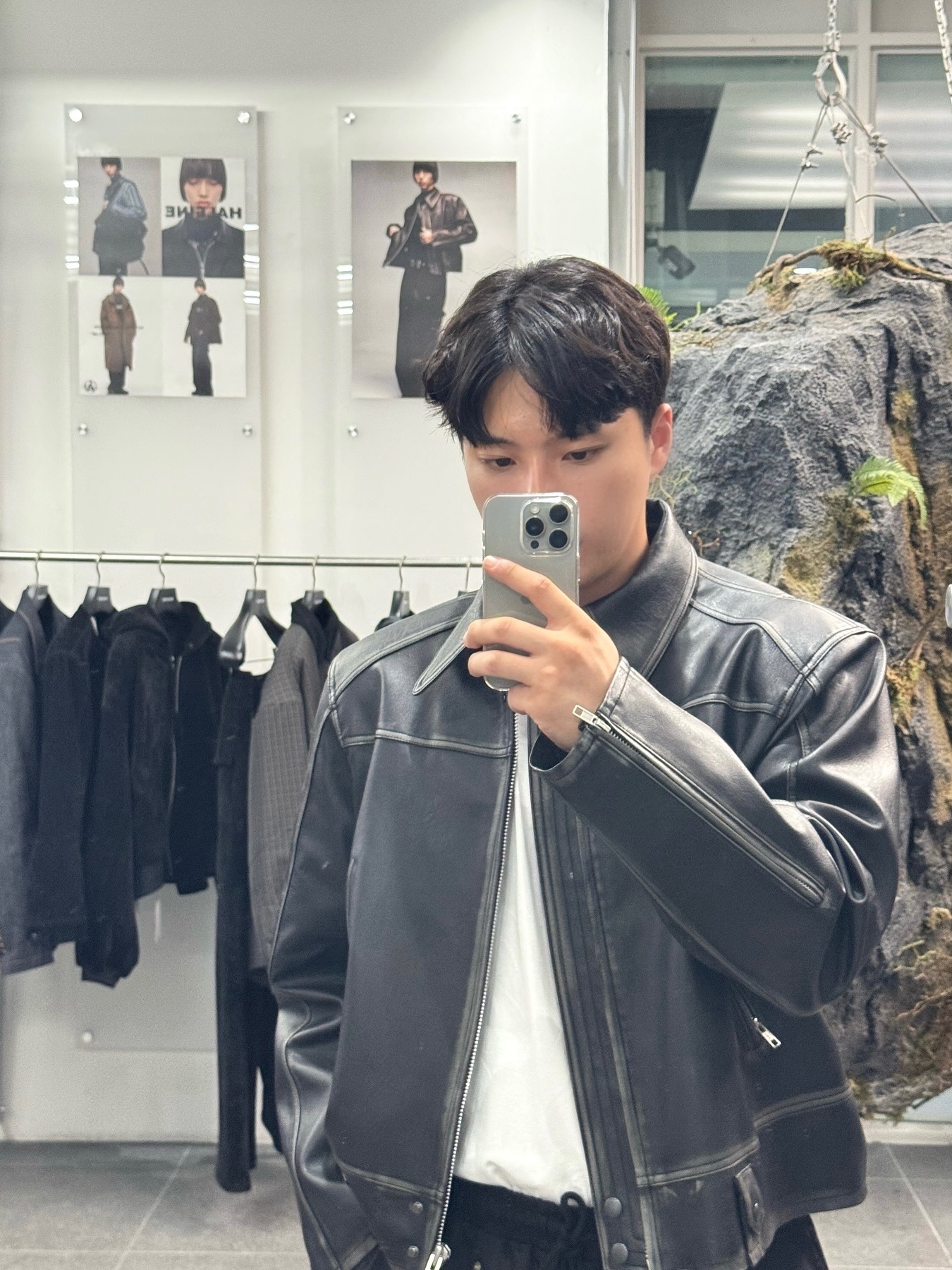 Haleine 3D Distressed Faux Leahter Jacket Black (VJ301), Haleine 3D Distressed Faux Leather Jacket Brown (VJ302) 착용 스타일