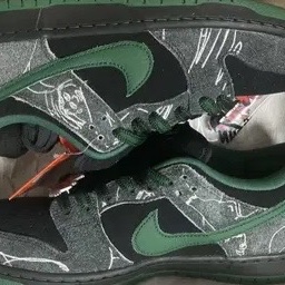 Nike x There SB Dunk Low Pro Anthracite and Gorge Green 착용 스타일