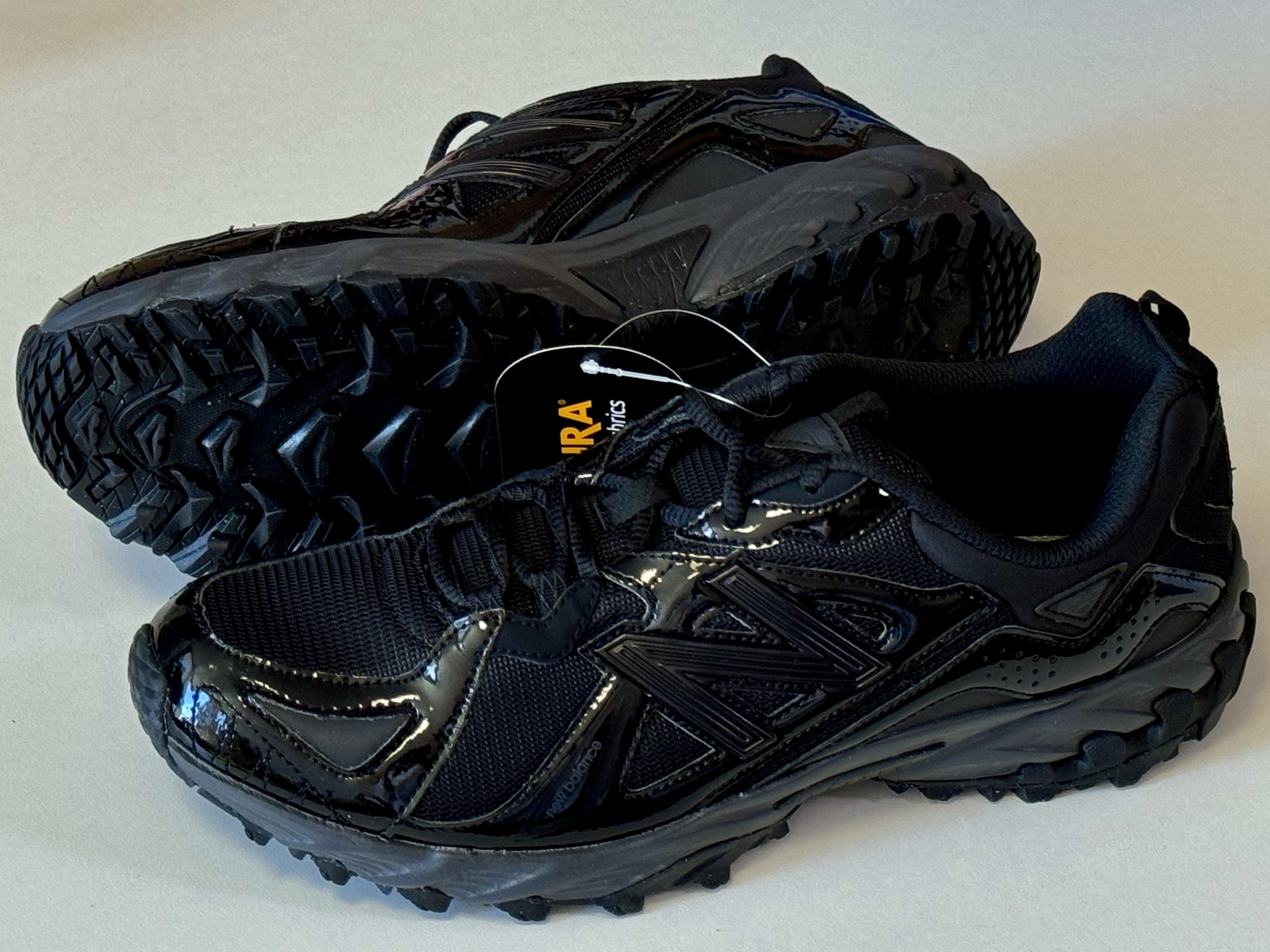 New Balance ML610TU Black 착용 스타일 - 1