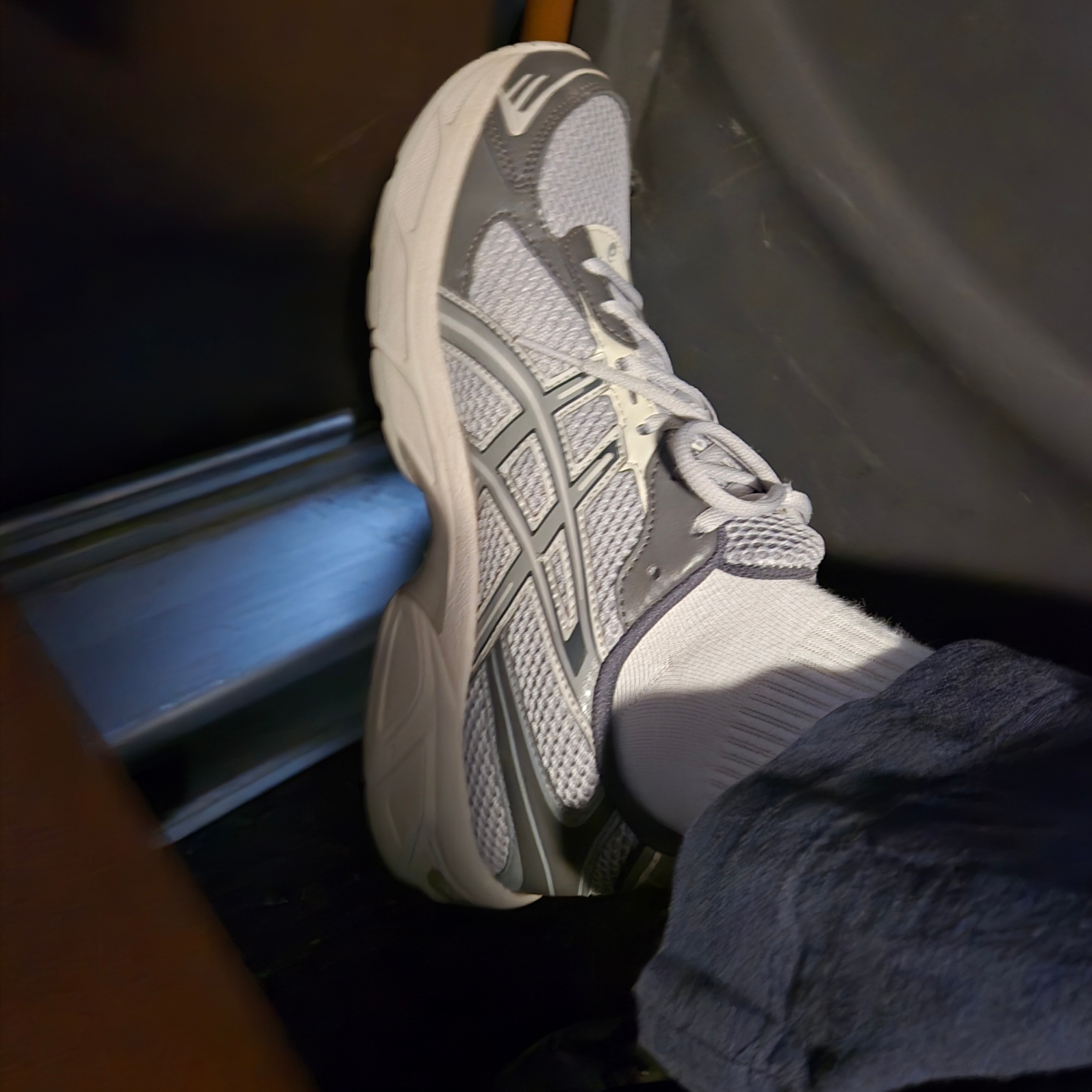 Asics Gel-1130 Oyster Grey Clay Grey 착용 스타일