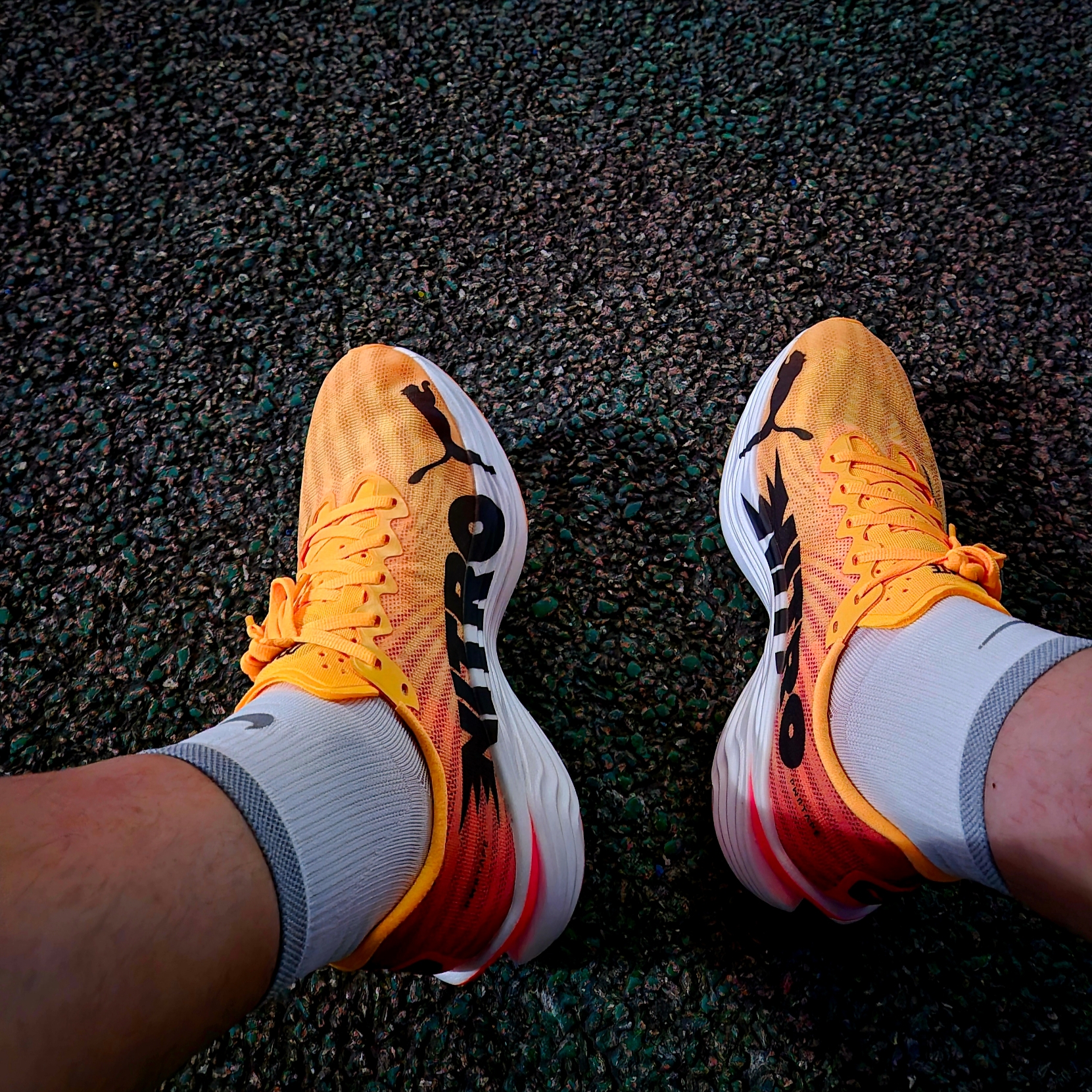 Puma Deviate Nitro Elite 3 Fire Sun Stream Sunset Glow 착용 스타일