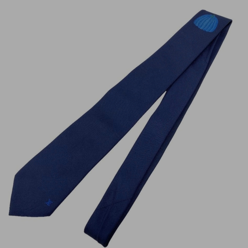 Louis Vuitton x YK Pumpkin Tie Blue 착용 스타일 - 4
