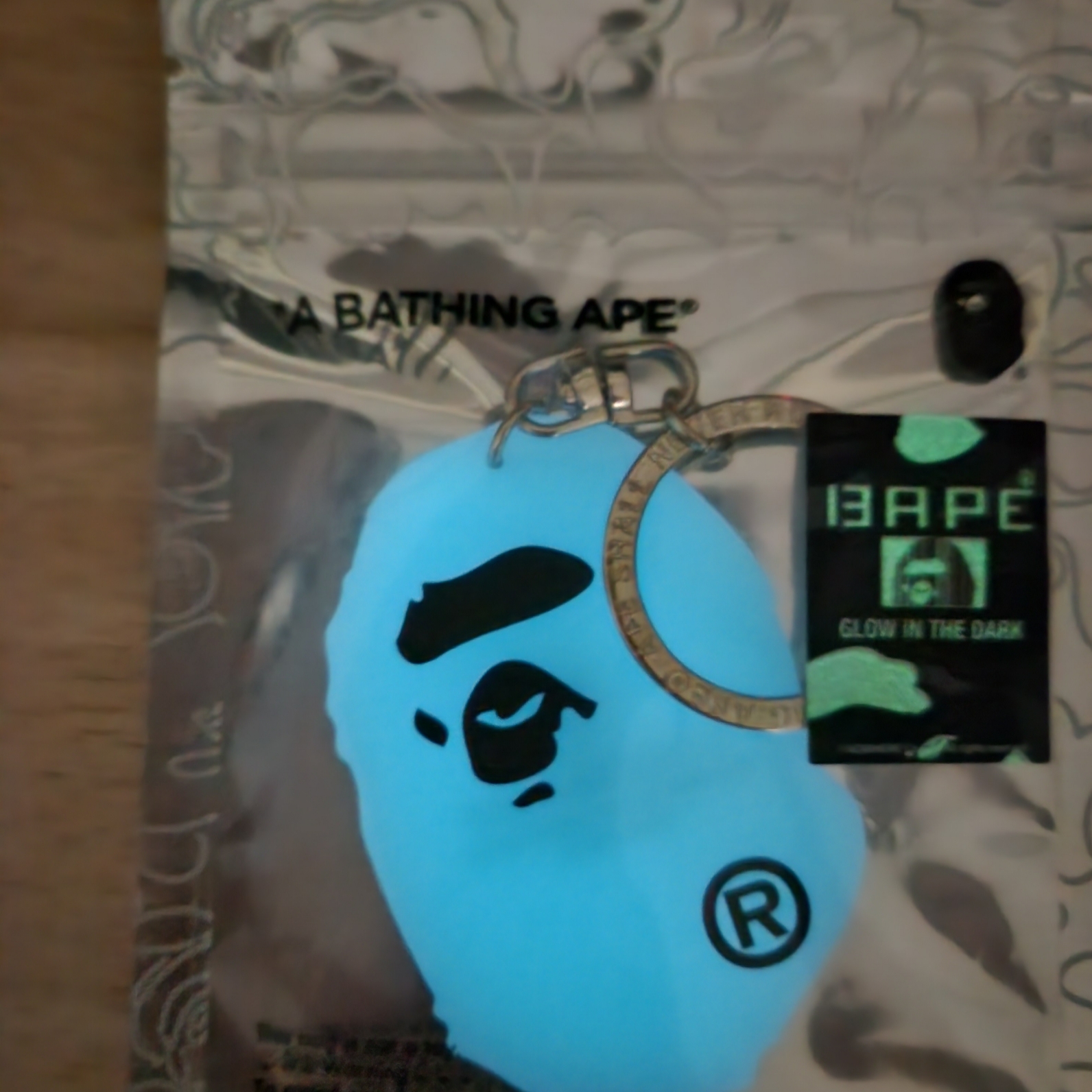 BAPE Glow In The Dark Ape Head Keychain White Green 착용 스타일