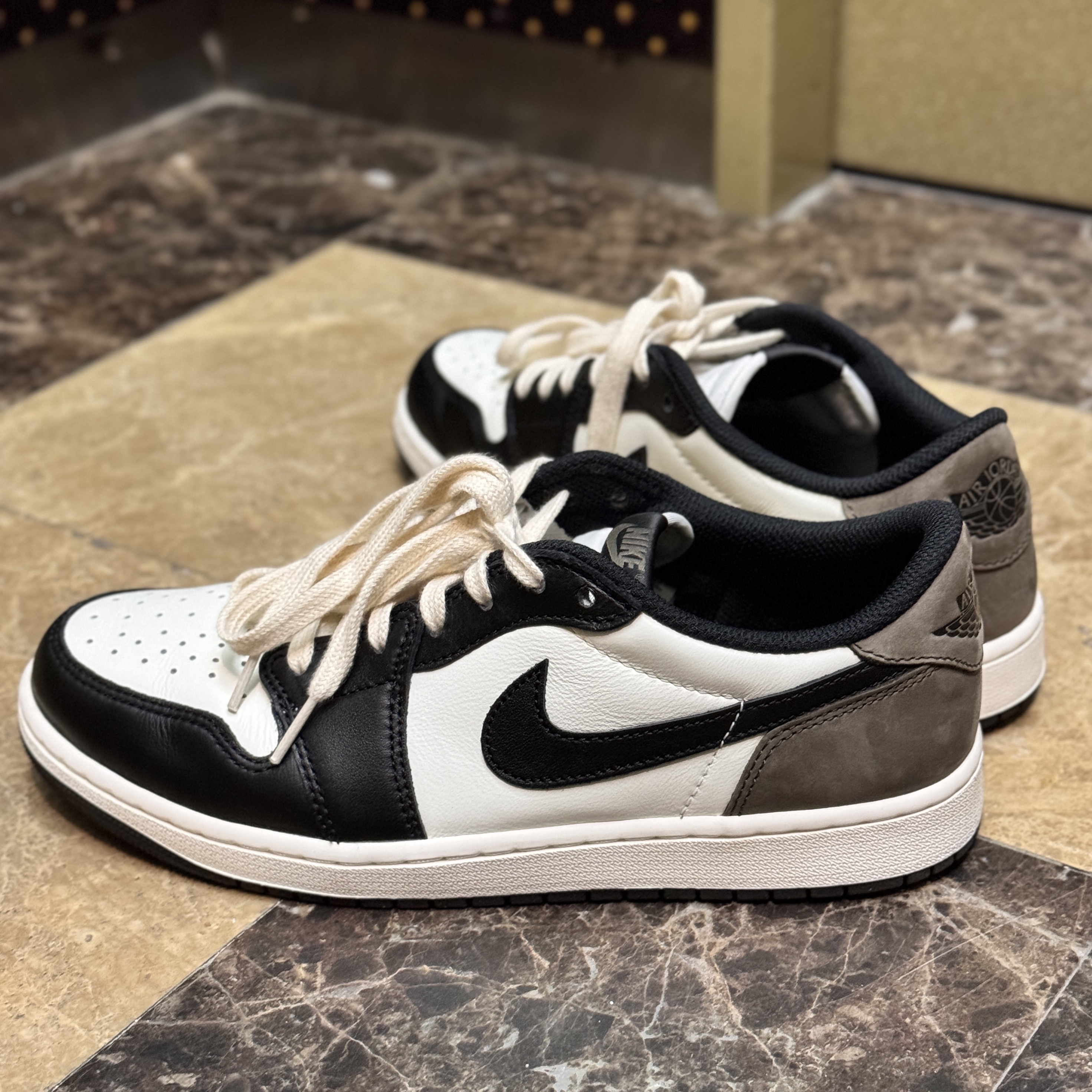 Jordan 1 Retro Low OG Mocha 착용 스타일