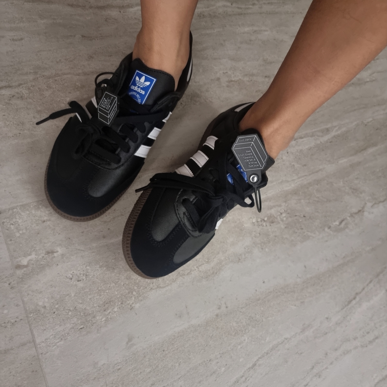 Adidas Samba OG Black White Gum 착용 스타일 - 2
