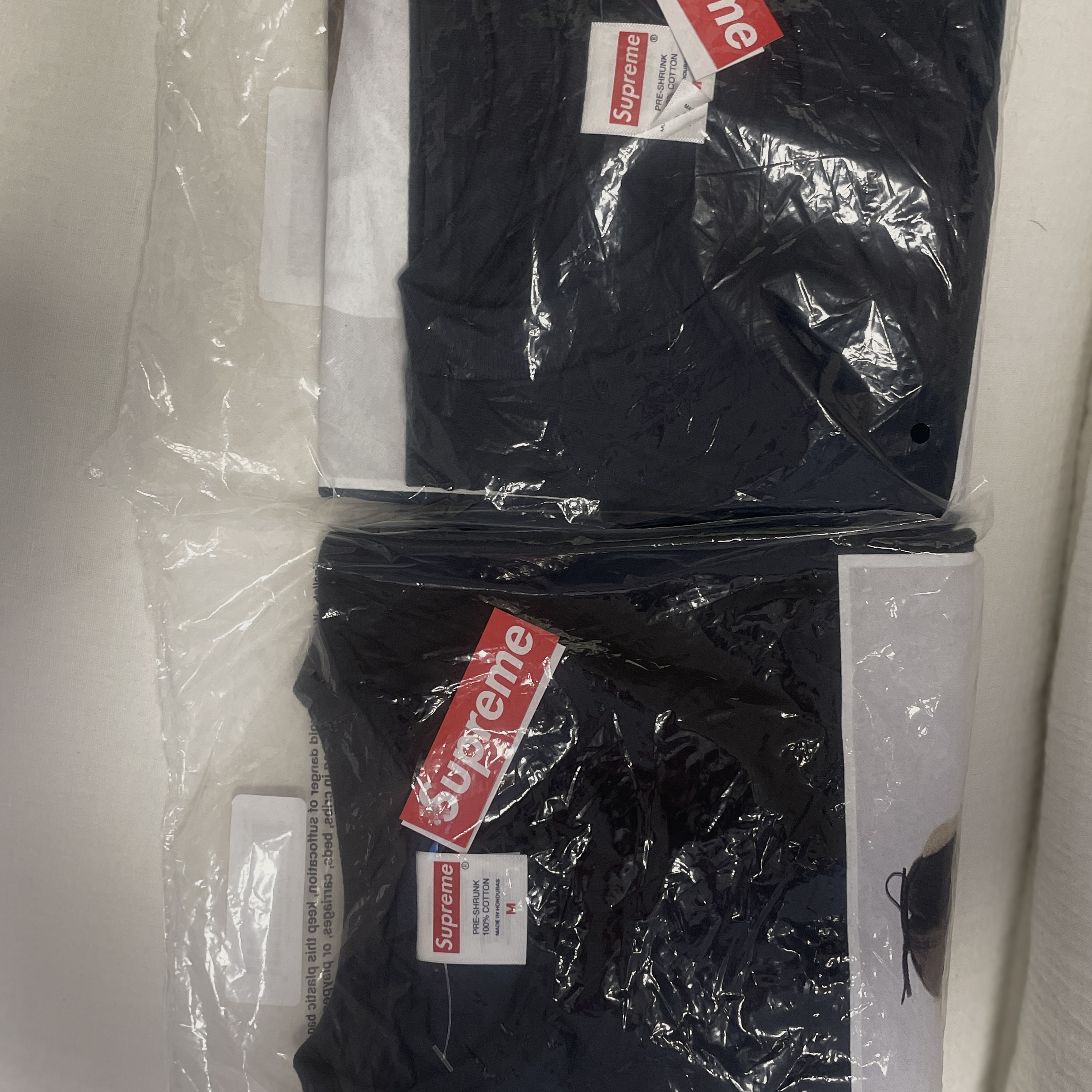 Supreme Tyler The Creator T-Shirt Navy - 24FW, Supreme Tyler The Creator T-Shirt Black - 24FW 착용 스타일 - 3