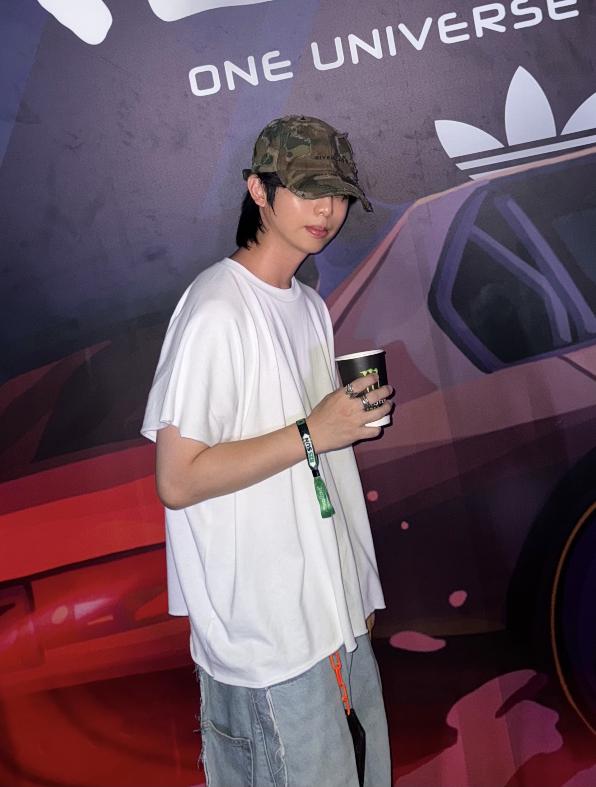 Yeezy Two Box T-Shirt White (Vultures Listening Experience Korea Exclusive), Project G/R Upcyling Denim Pants Blue 착용 스타일 - 2