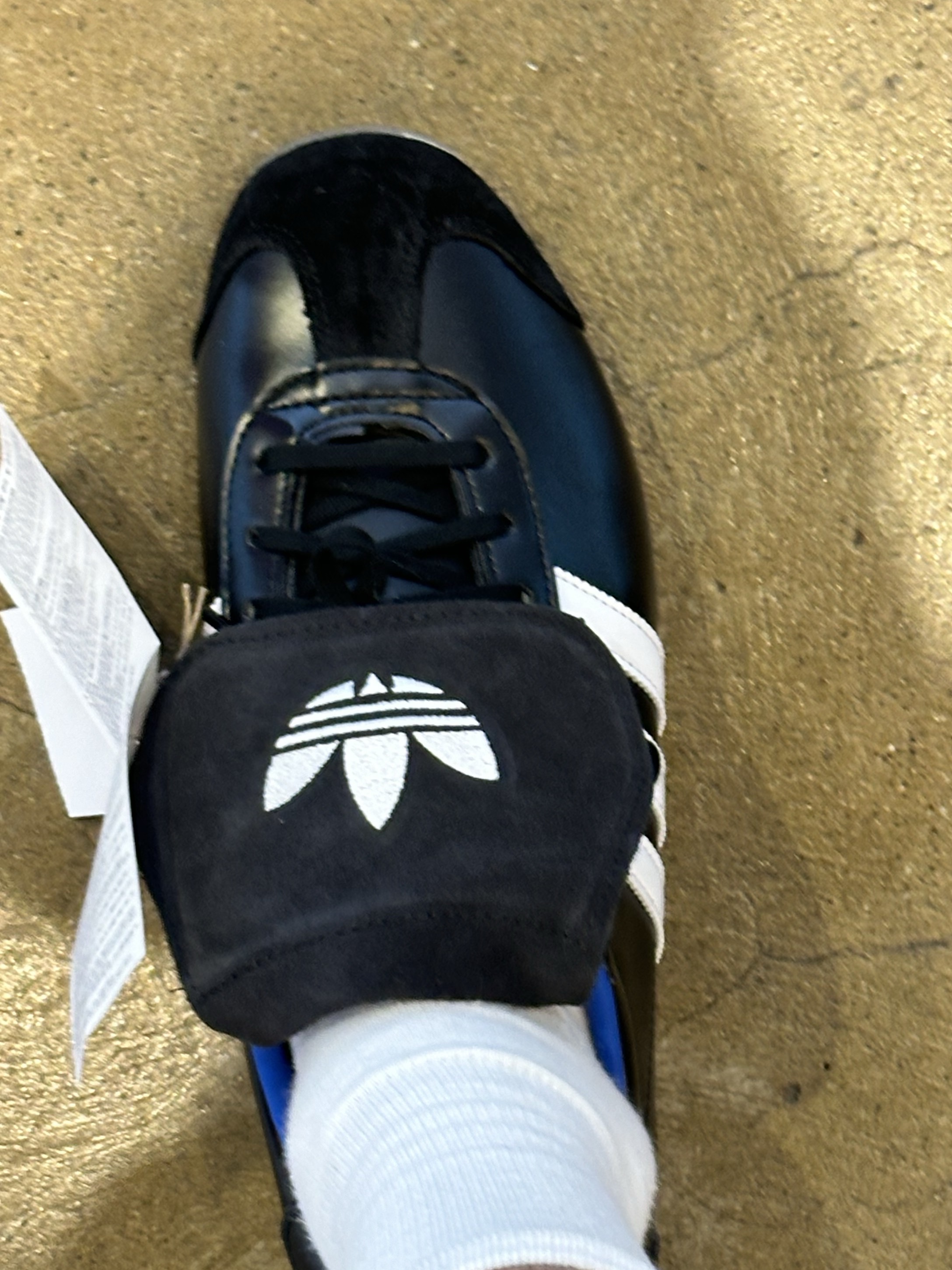 Adidas x Yeseyesee Country OG Core Black Cloud White 착용 스타일 - 4
