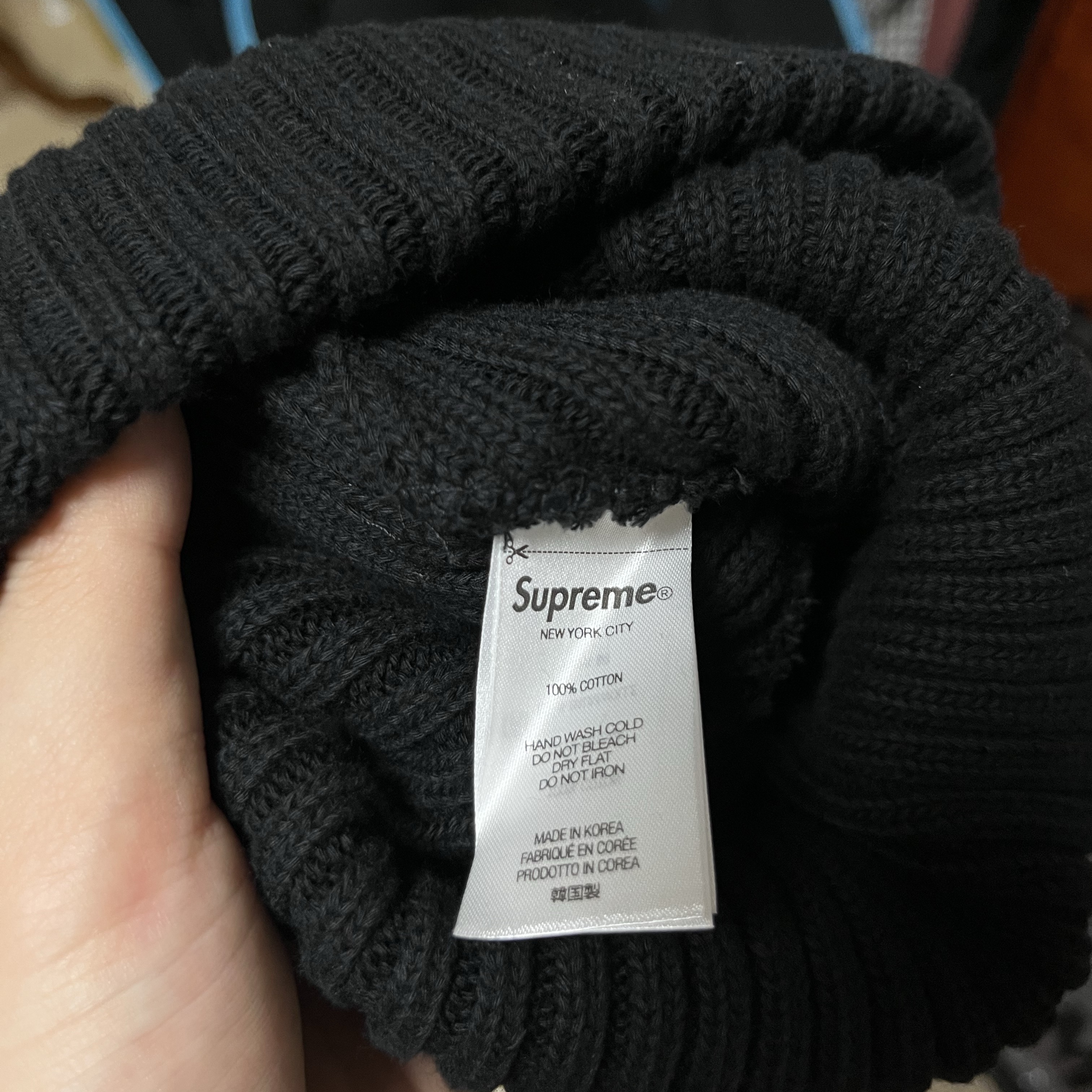 Supreme Overdyed Beanie Black 착용 스타일 - 3