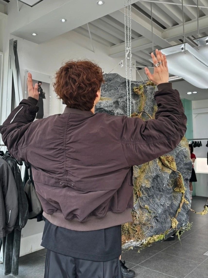 Haleine Cargo Pocket Bomber Jacket Black (VJ319), Haleine Cargo Pocket Bomber Jacket Grey (VJ320) 착용 스타일