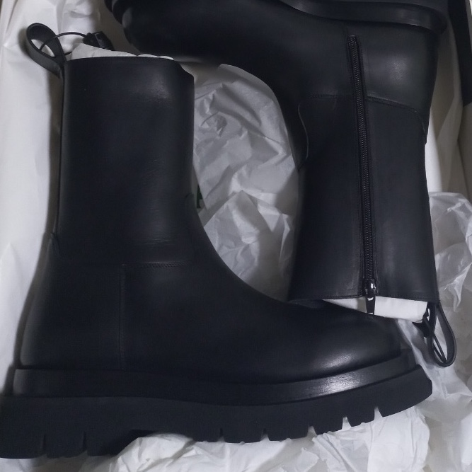 Bottega Veneta Lug Boot Black 착용 스타일