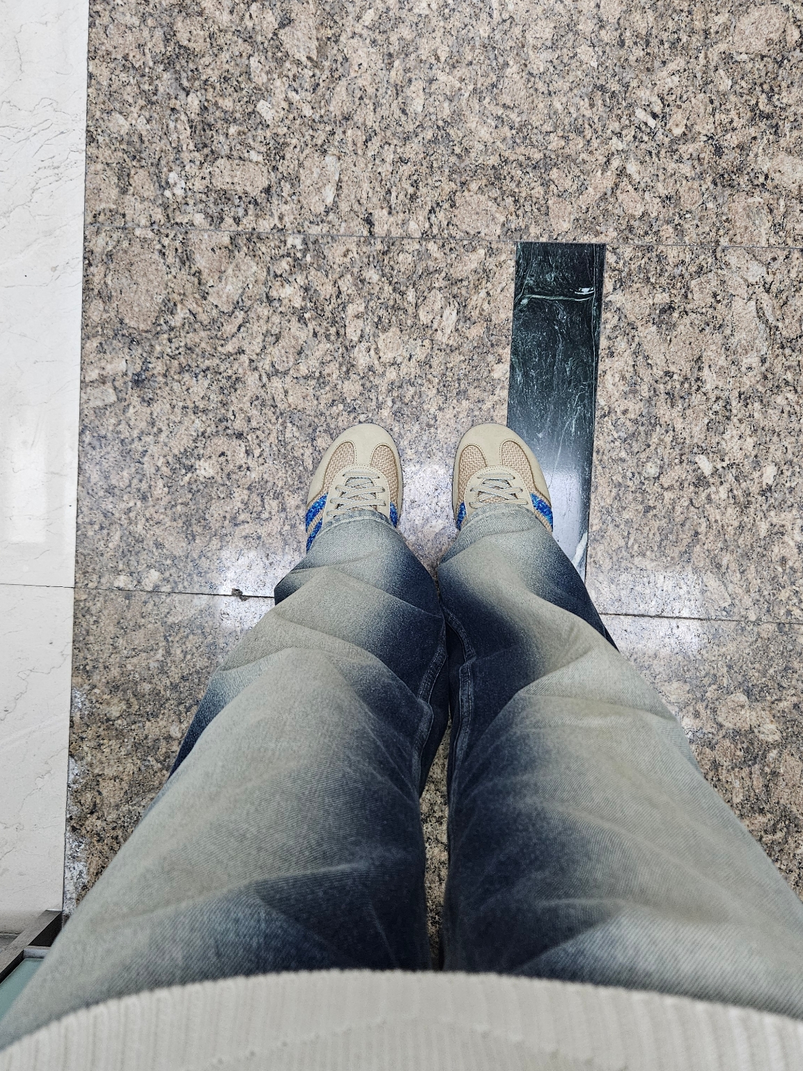 Satur Brooklyn Newtro Wide Pants Washed Denim Blue, Adidas x Clot Gazelle Linen Khaki Light Blue 착용 스타일