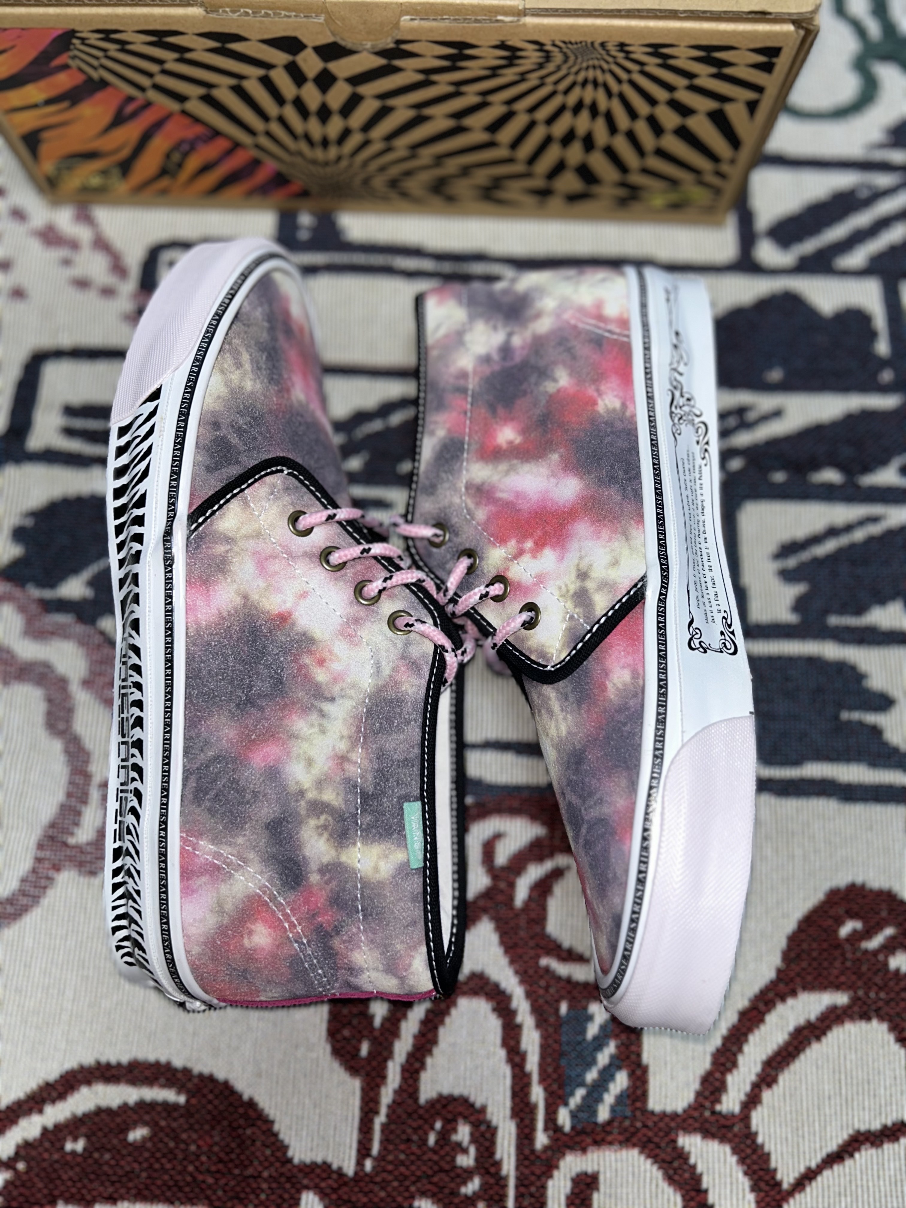 Vans Vault x Aries OG Chukka Boot LX Tie Dye 착용 스타일 - 4