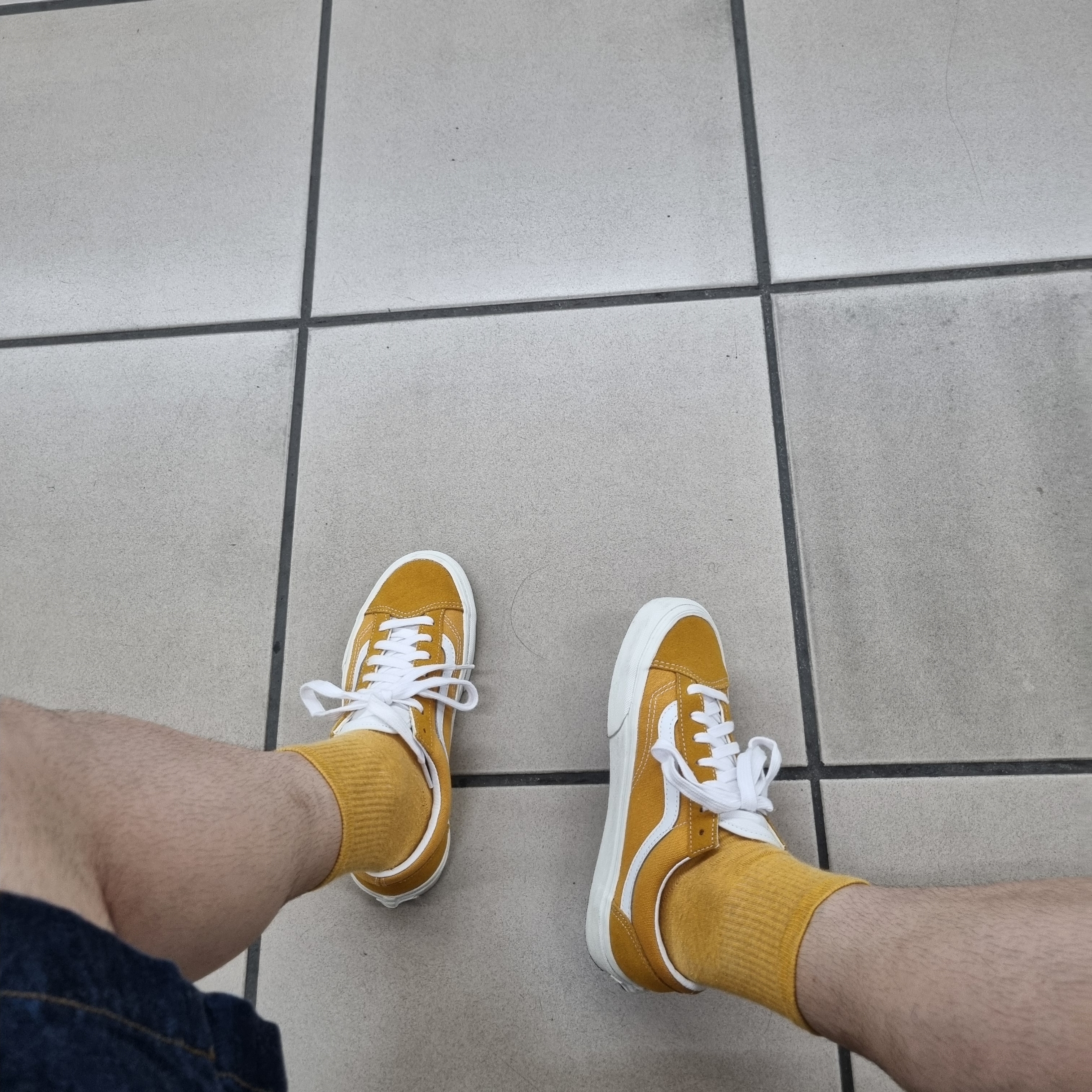 Vans Old Skool Desert Sun 착용 스타일 - 2