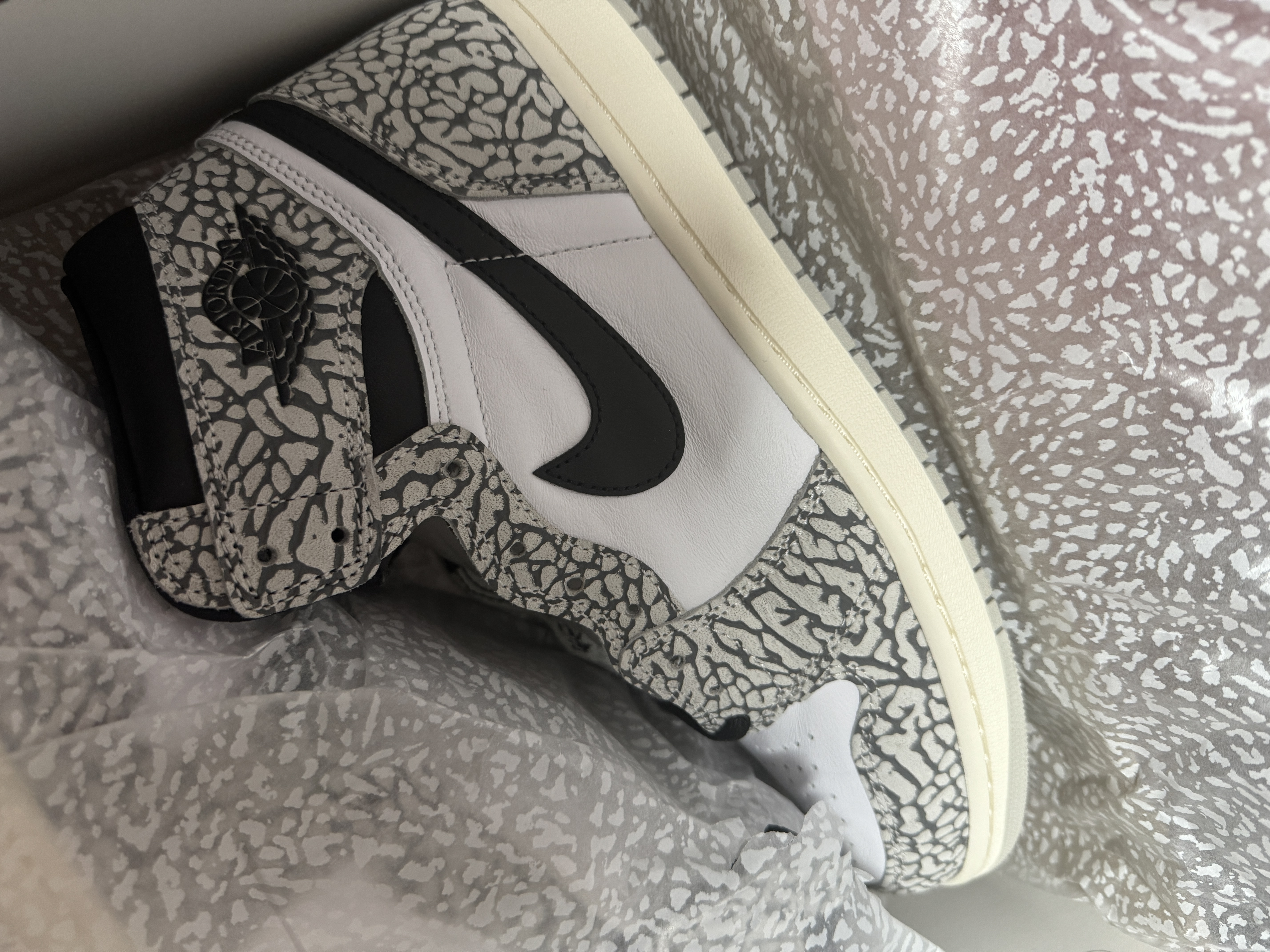 Jordan 1 Retro High OG White Cement 착용 스타일