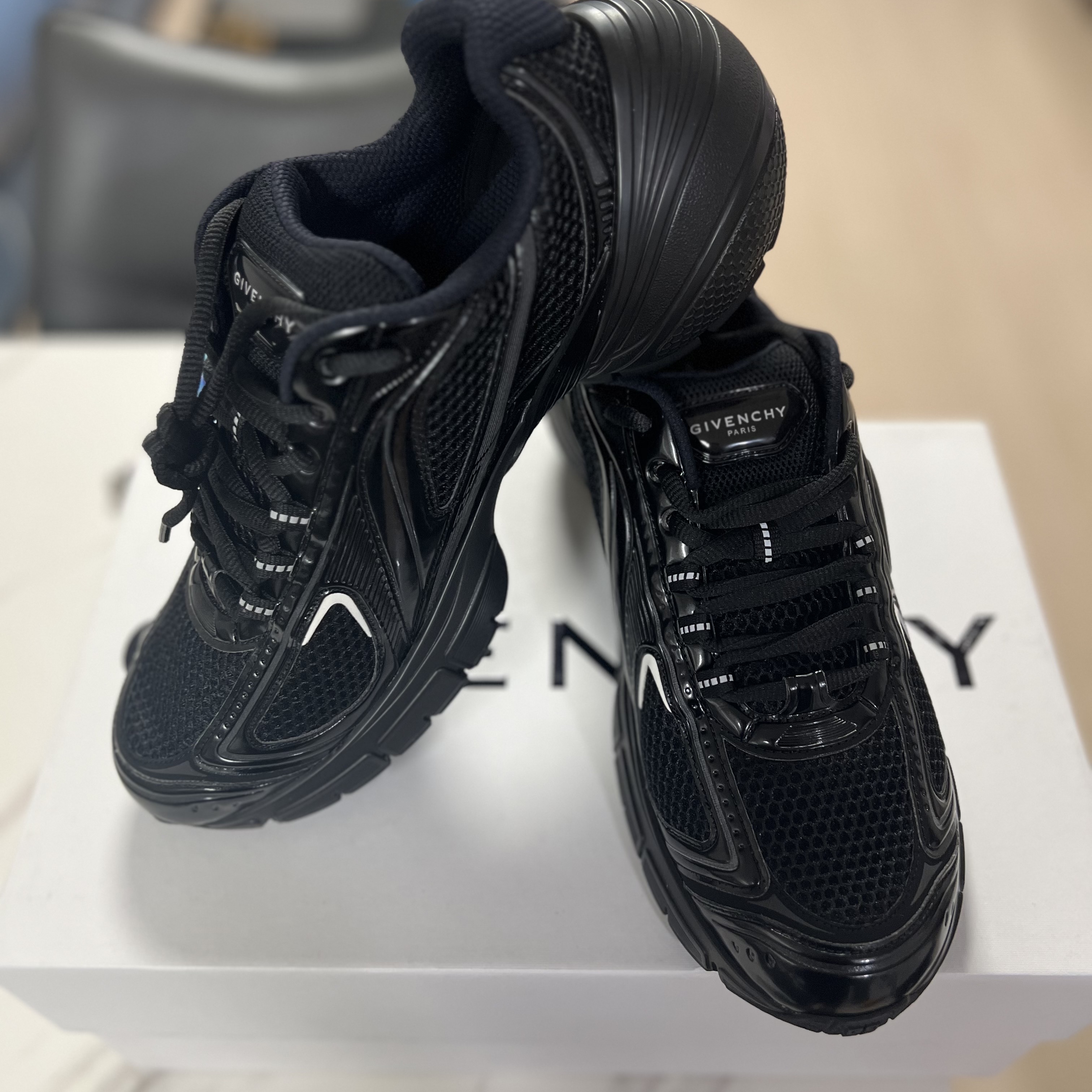 Givenchy TK-MX Runner Sneakers in Mesh Black 착용 스타일
