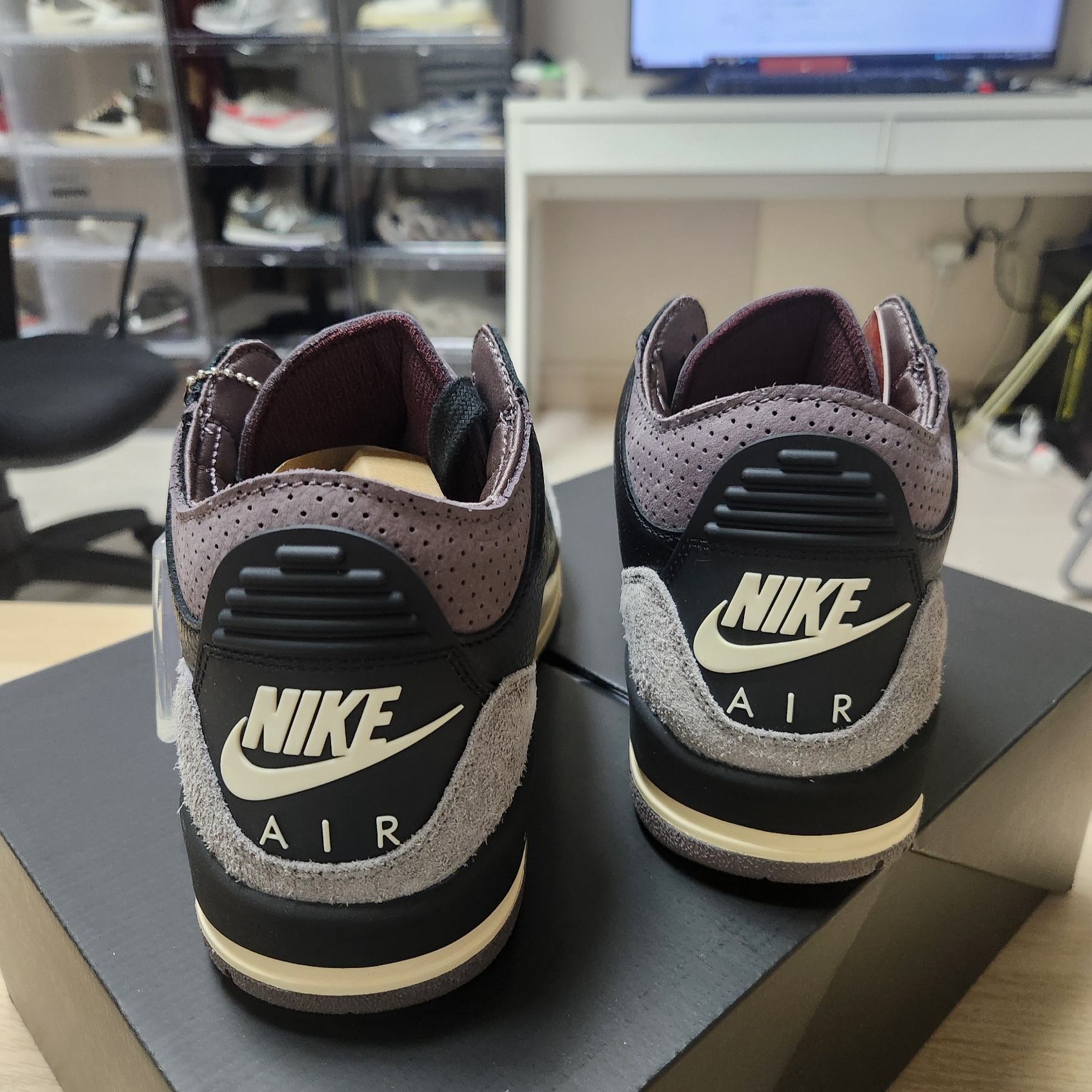 (W) Jordan 3 x A Ma Maniere Retro OG SP Black and Flat Pewter 착용 스타일 - 8