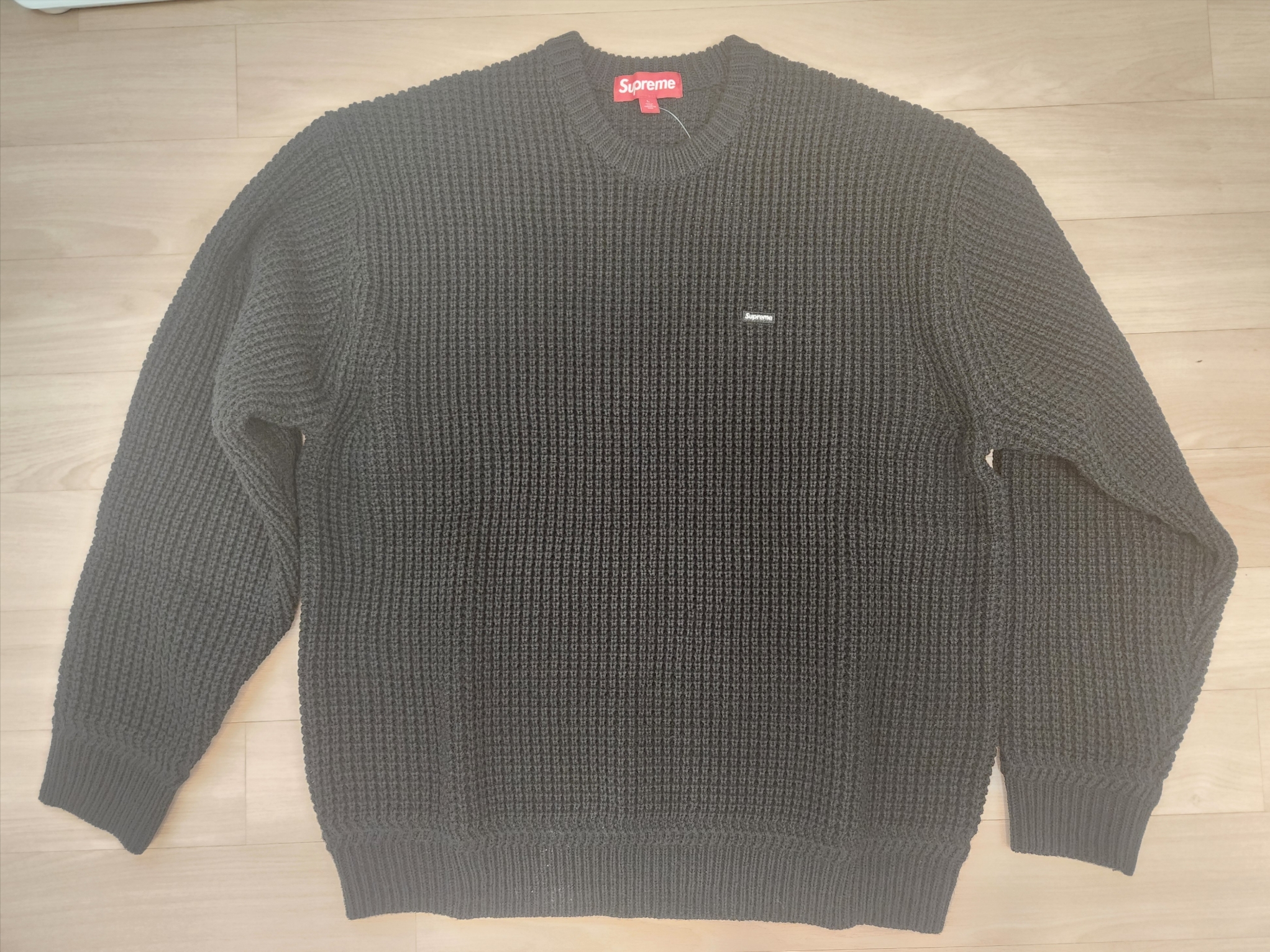 Supreme Waffle Small Box Sweater Black - 24FW 착용 스타일 - 1