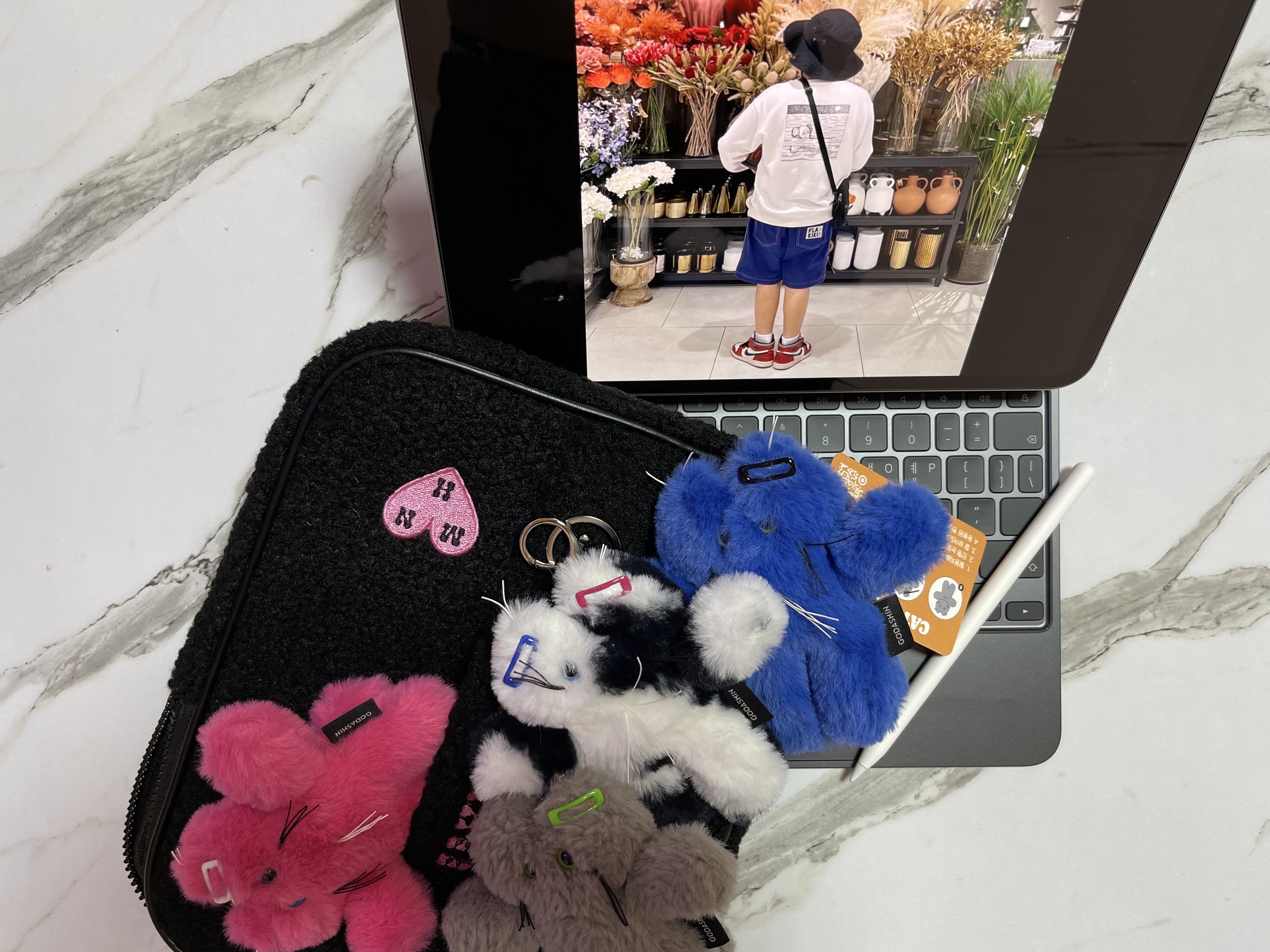 Godashin x Amuse Az Keyring Blue, Godashin Cats Keyring Pink 착용 스타일 - 3