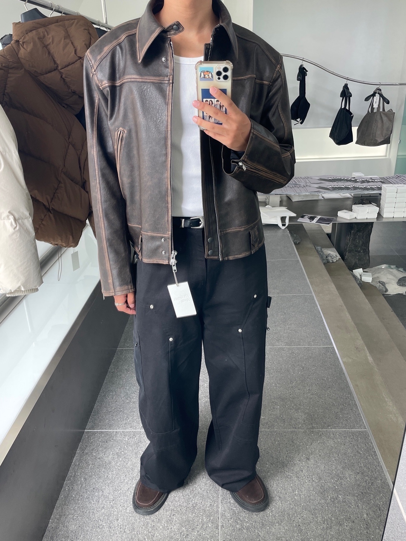 Haleine 3D Distressed Faux Leahter Jacket Black (VJ301), Haleine 3D Distressed Faux Leather Jacket Brown (VJ302) 착용 스타일