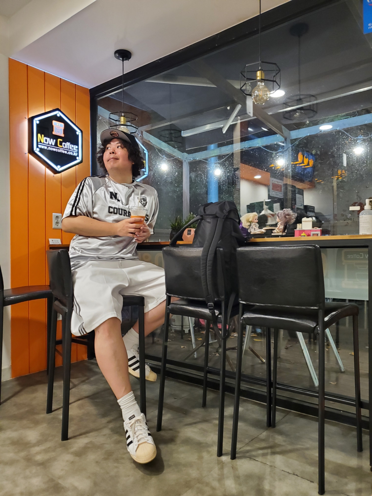 Adidas x Taegeukdang Superstar White Black, Essentials x New Era E Trucker Cap Black 착용 스타일 - 1