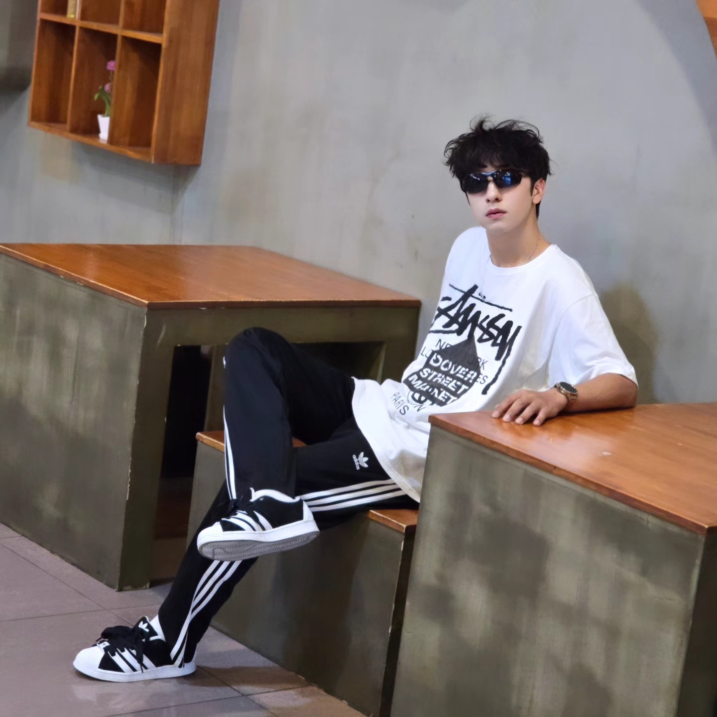 Stussy DSM World Tour T-Shirt White, Stussy DSM World Tour T-Shirt White 2023 착용 스타일 - 1