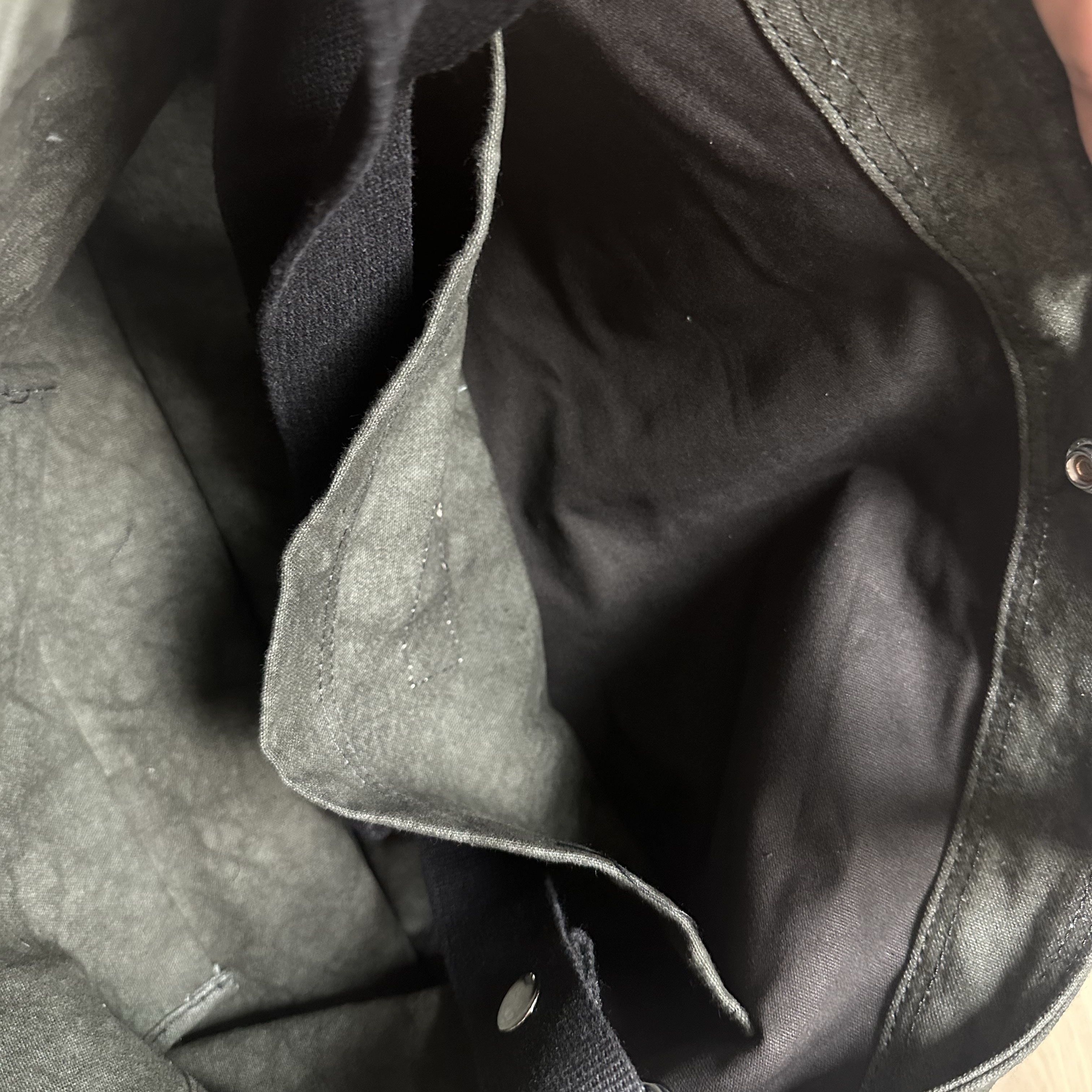 Stussy Canvas Crossbody Bag Washed Black 착용 스타일 - 5