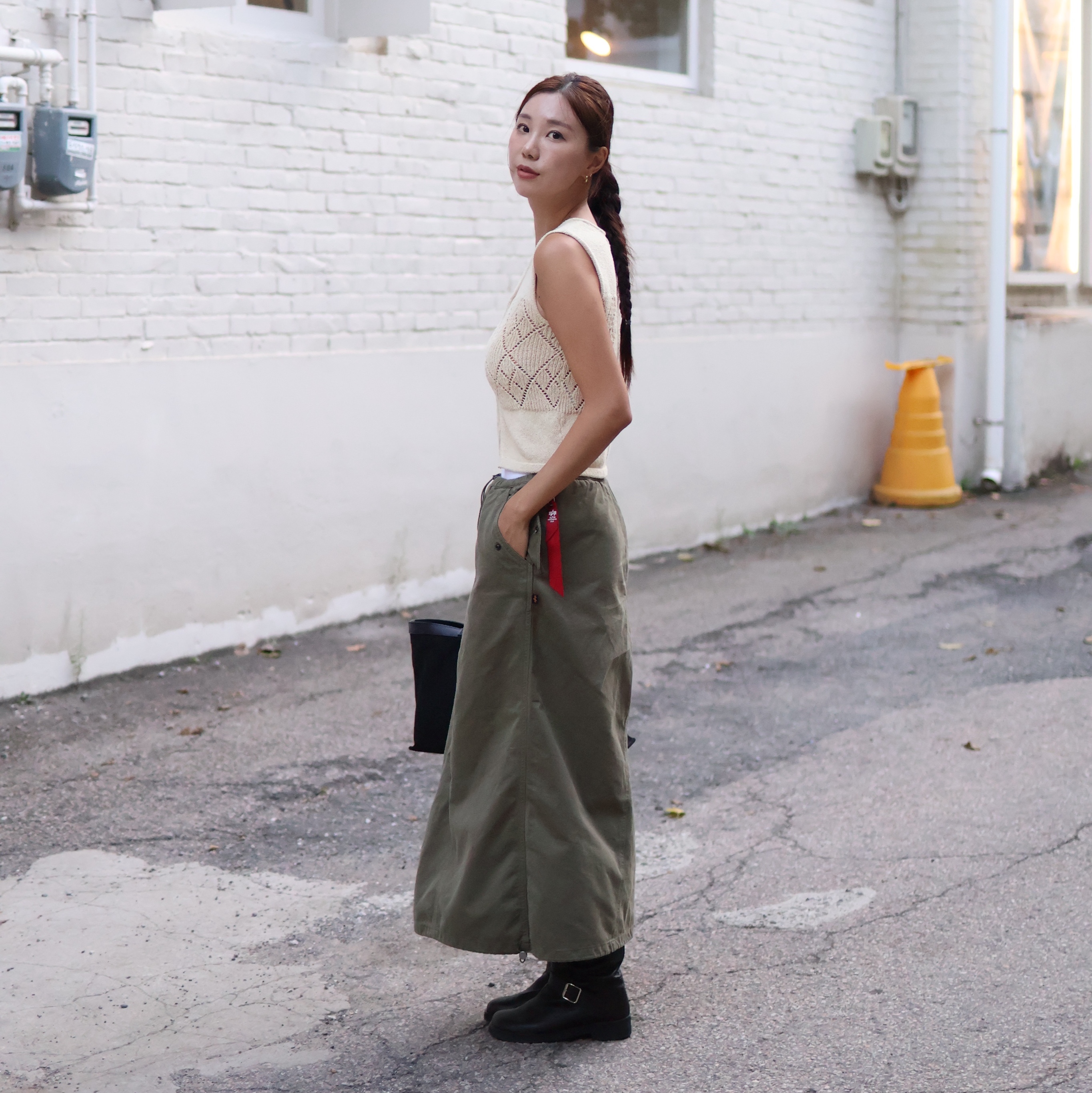 ALPHA INDUSTRIES Drawcord Skirt W Og-107 Green 착용 스타일 - 2
