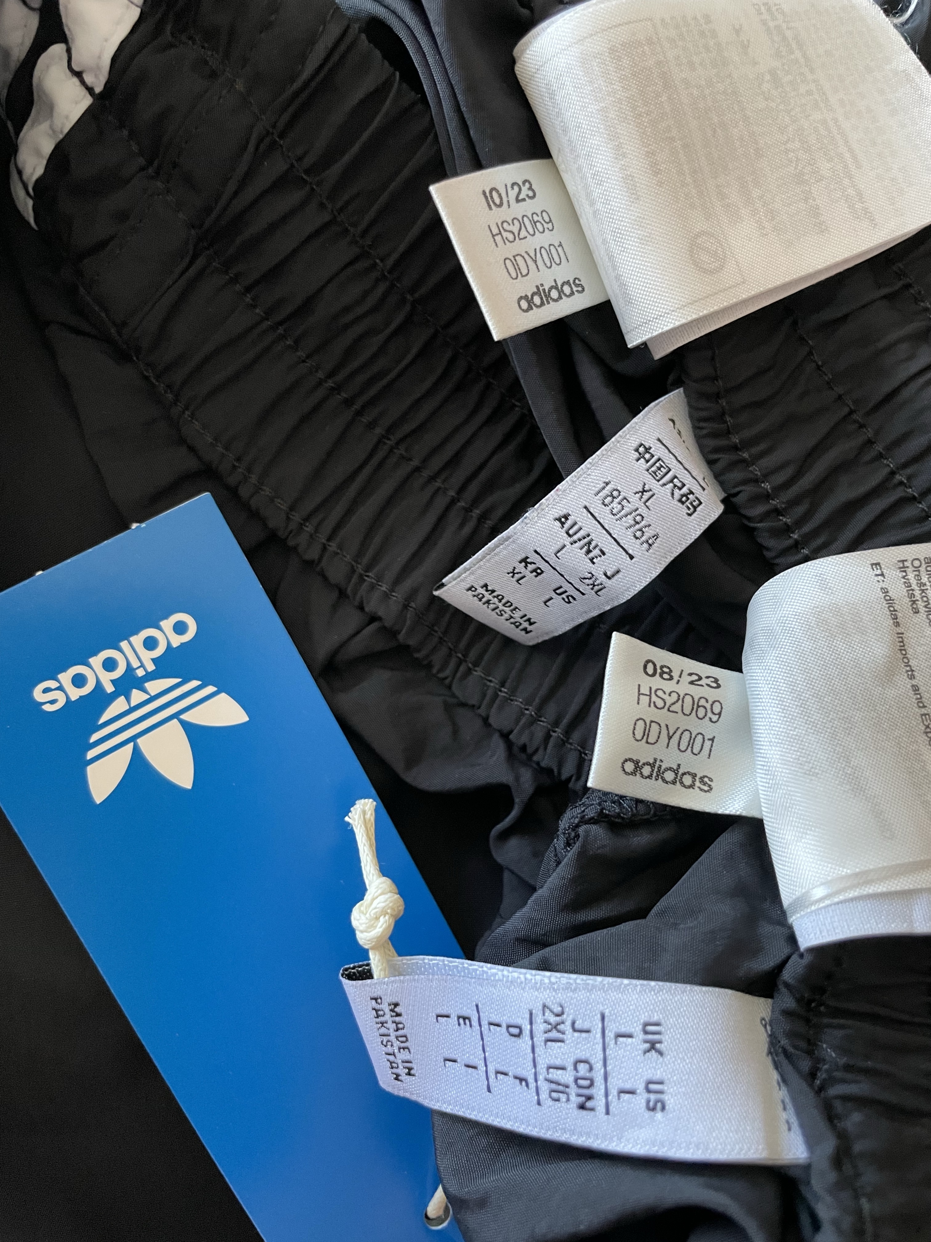 Adidas Adicolor Classic Sprinter Shorts Black - US Sizing, Adidas Adicolor Classic Sprinter Shorts Black - KR Sizing 착용 스타일 - 1