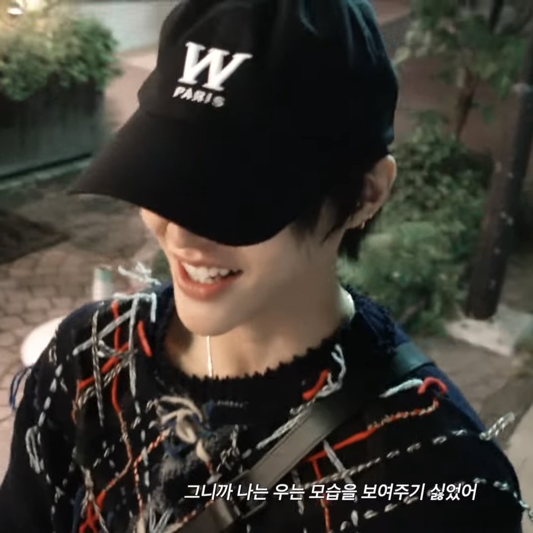 Maison Margiela Cut-Out Knit Sweater Navy Blue Grey, Wooyoungmi W Patch Ball Cap Black - 23SS 착용 스타일 - 1