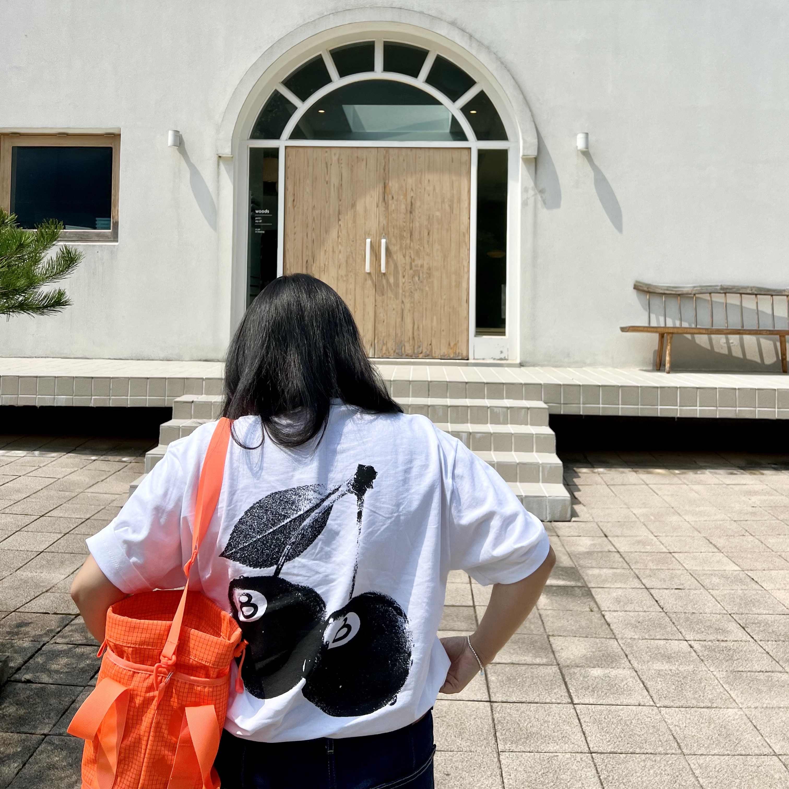 Stussy Cherries T-Shirt White 착용 스타일 - 1