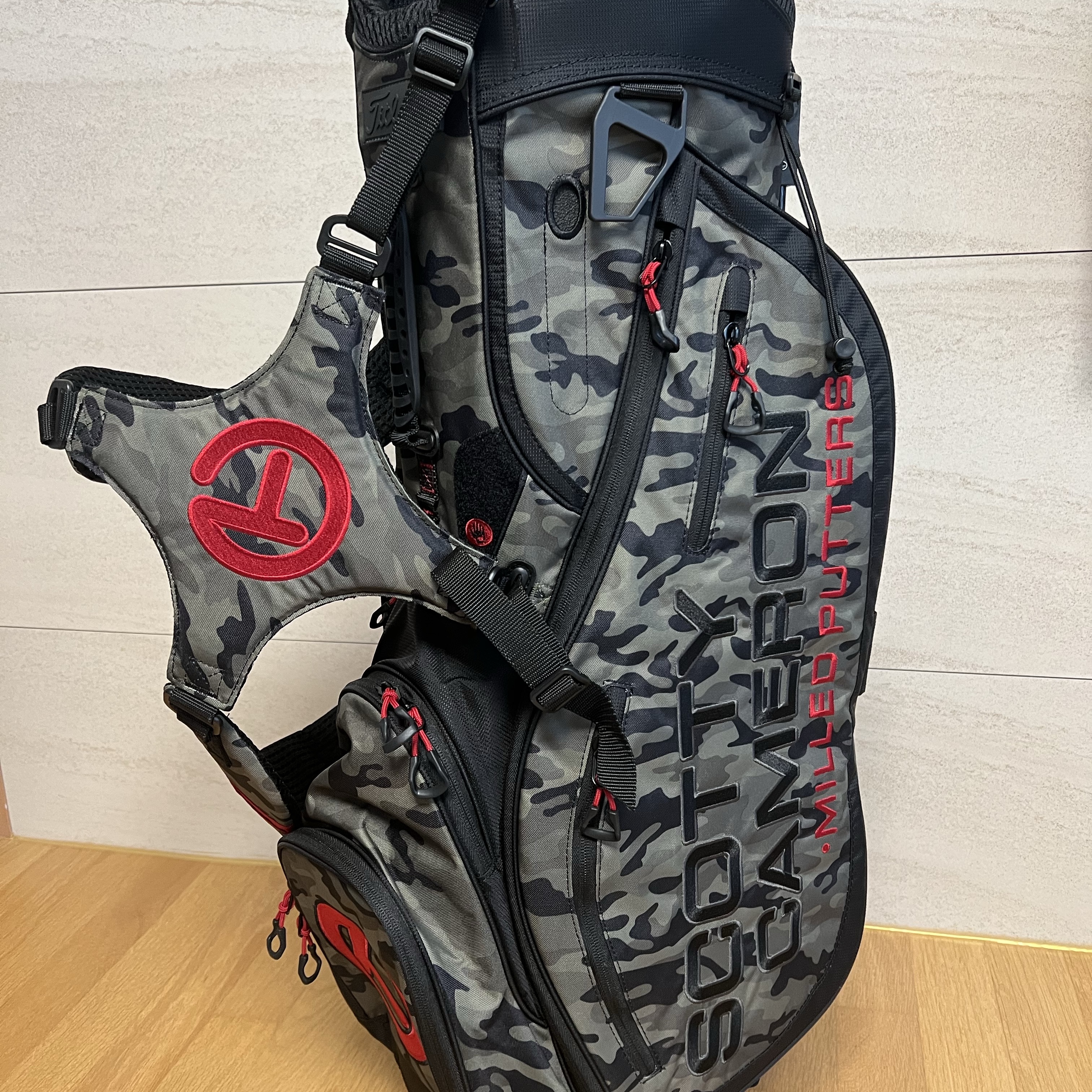 Titleist Scotty Cameron Pathfinder Camo Red 착용 스타일