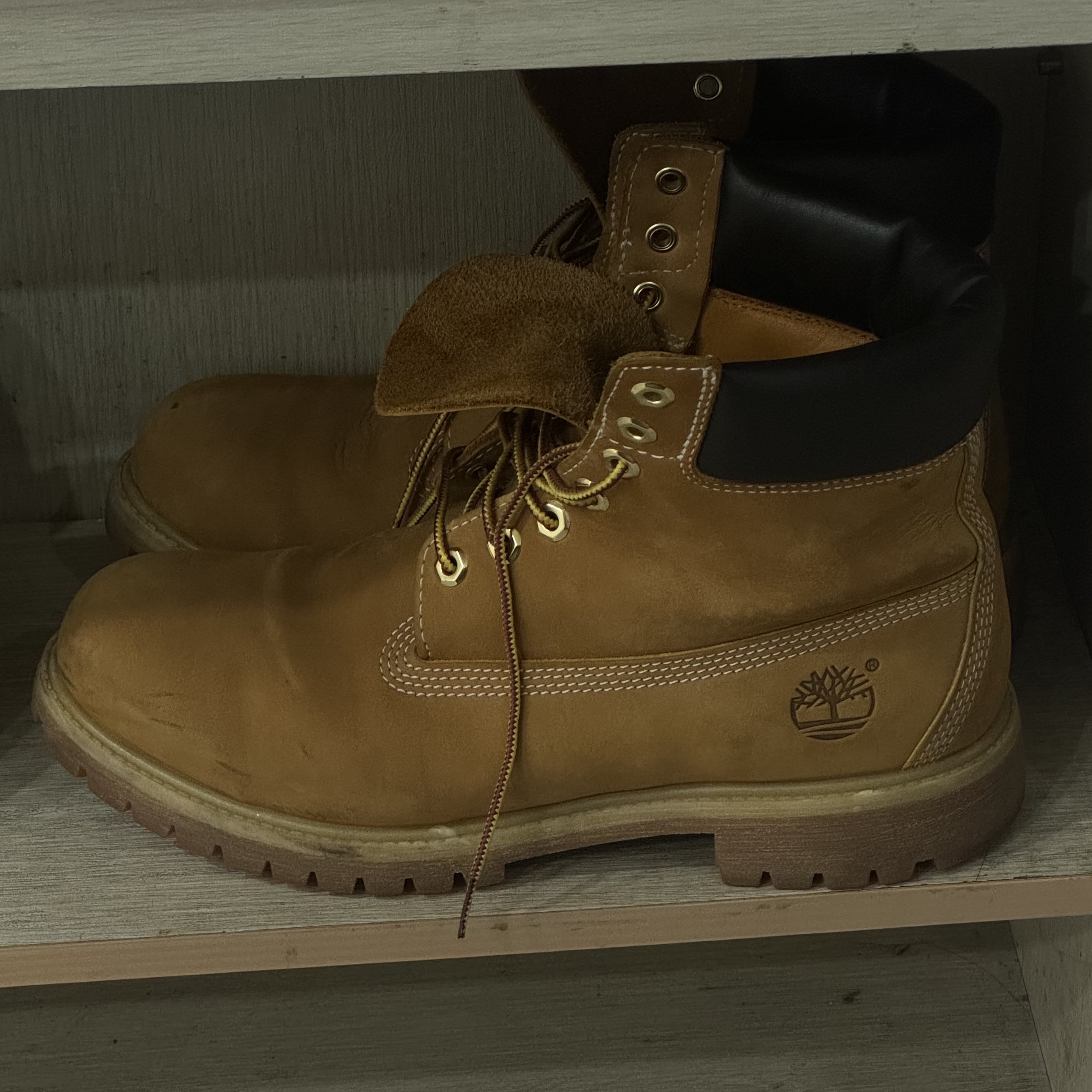 Timberland Premium 6 inch Waterproof Boot Wheat Nubuck - Medium, Timberland Premium 6 inch Waterproof Boot Wheat Nubuck - Wide 착용 스타일 - 1