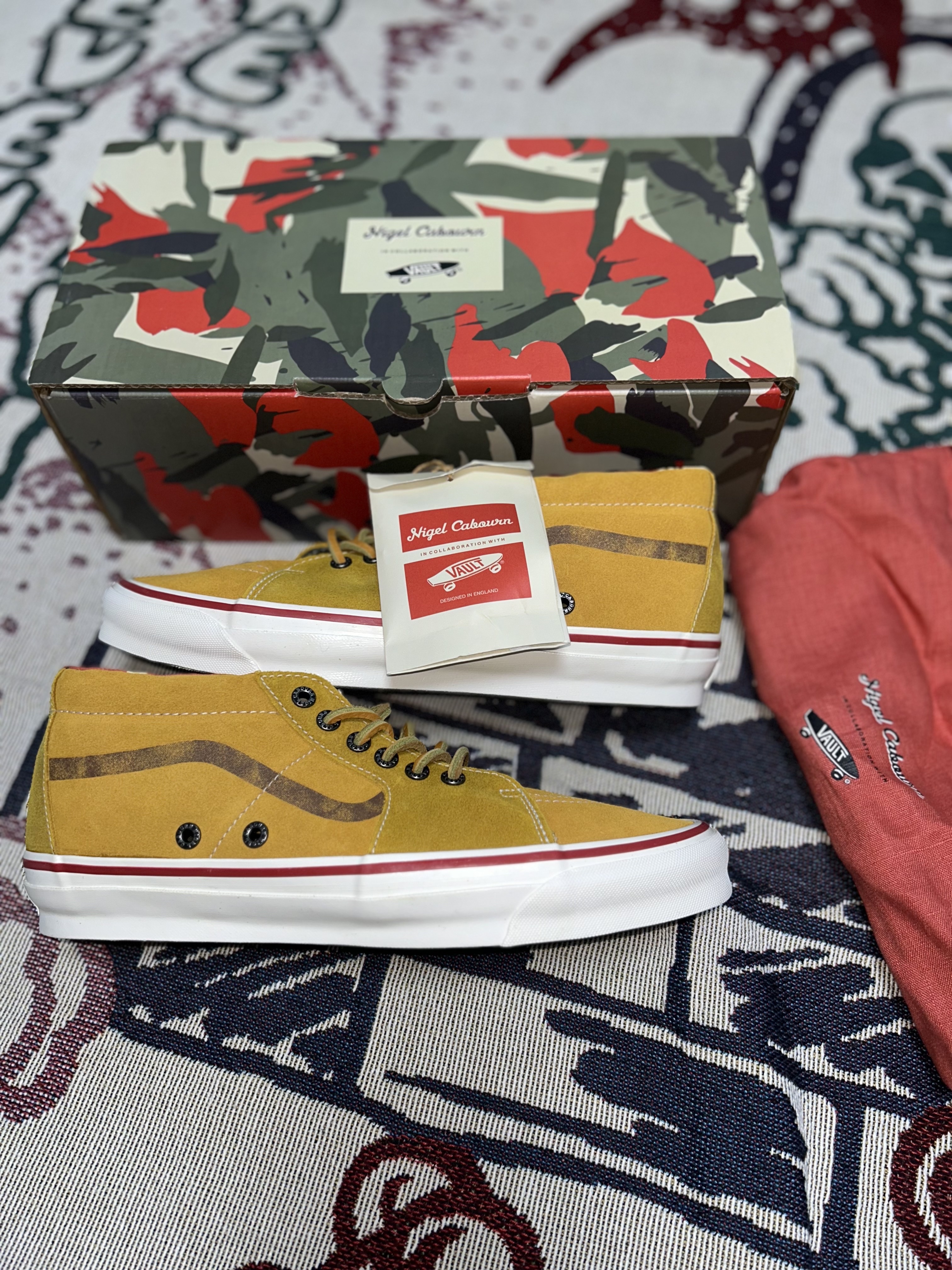 Vans Vault x Nigel Carbourn Og SK8-Mid LX Vintage Suede Tan 착용 스타일 - 1