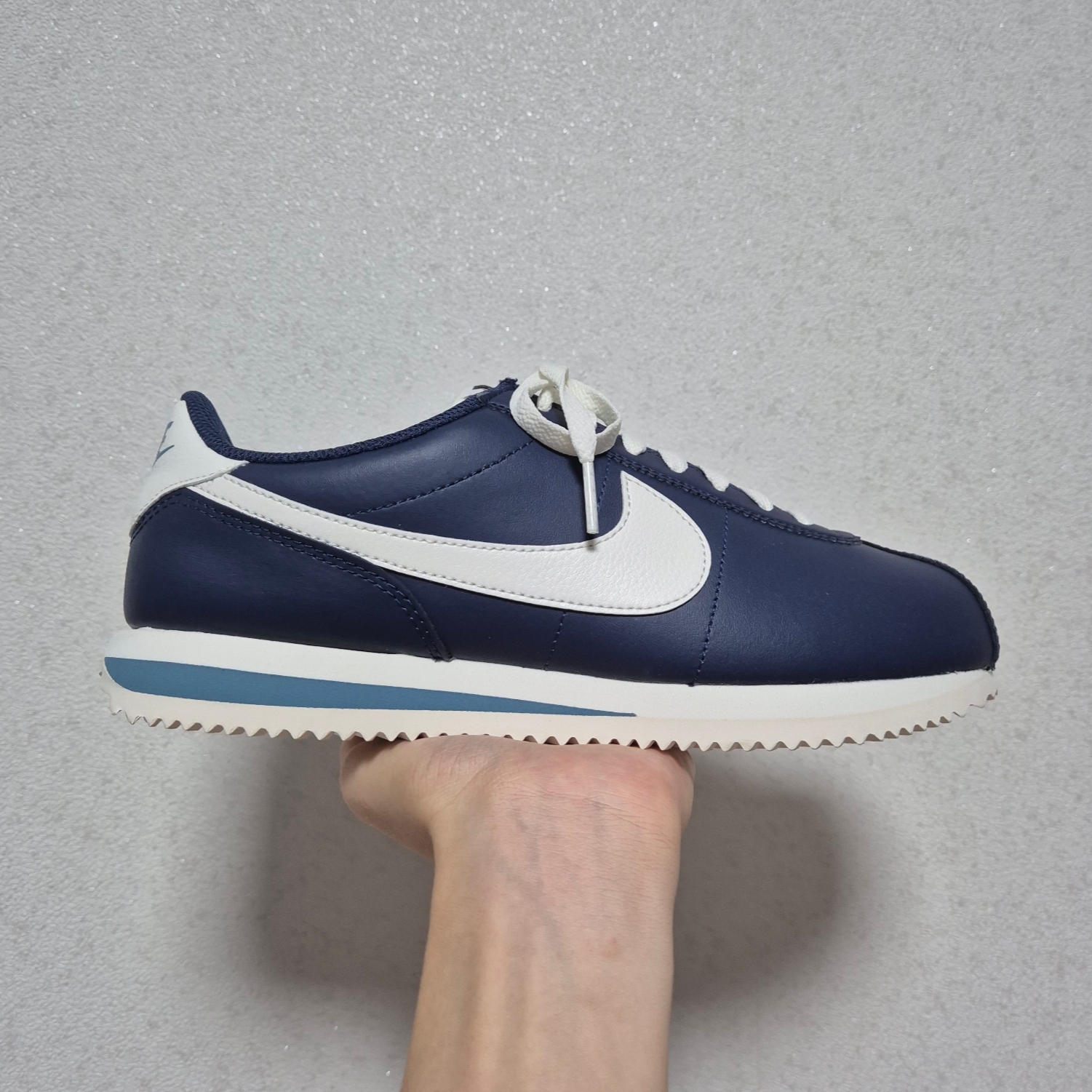 Nike Cortez Midnight Navy 착용 스타일 - 1