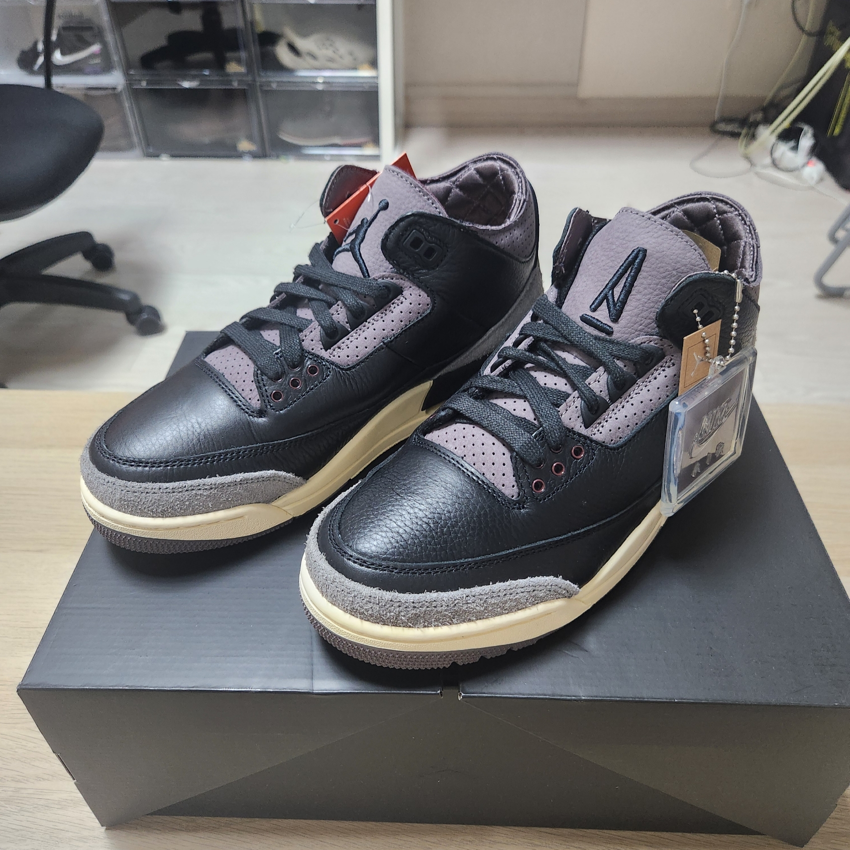 (W) Jordan 3 x A Ma Maniere Retro OG SP Black and Flat Pewter 착용 스타일 - 4