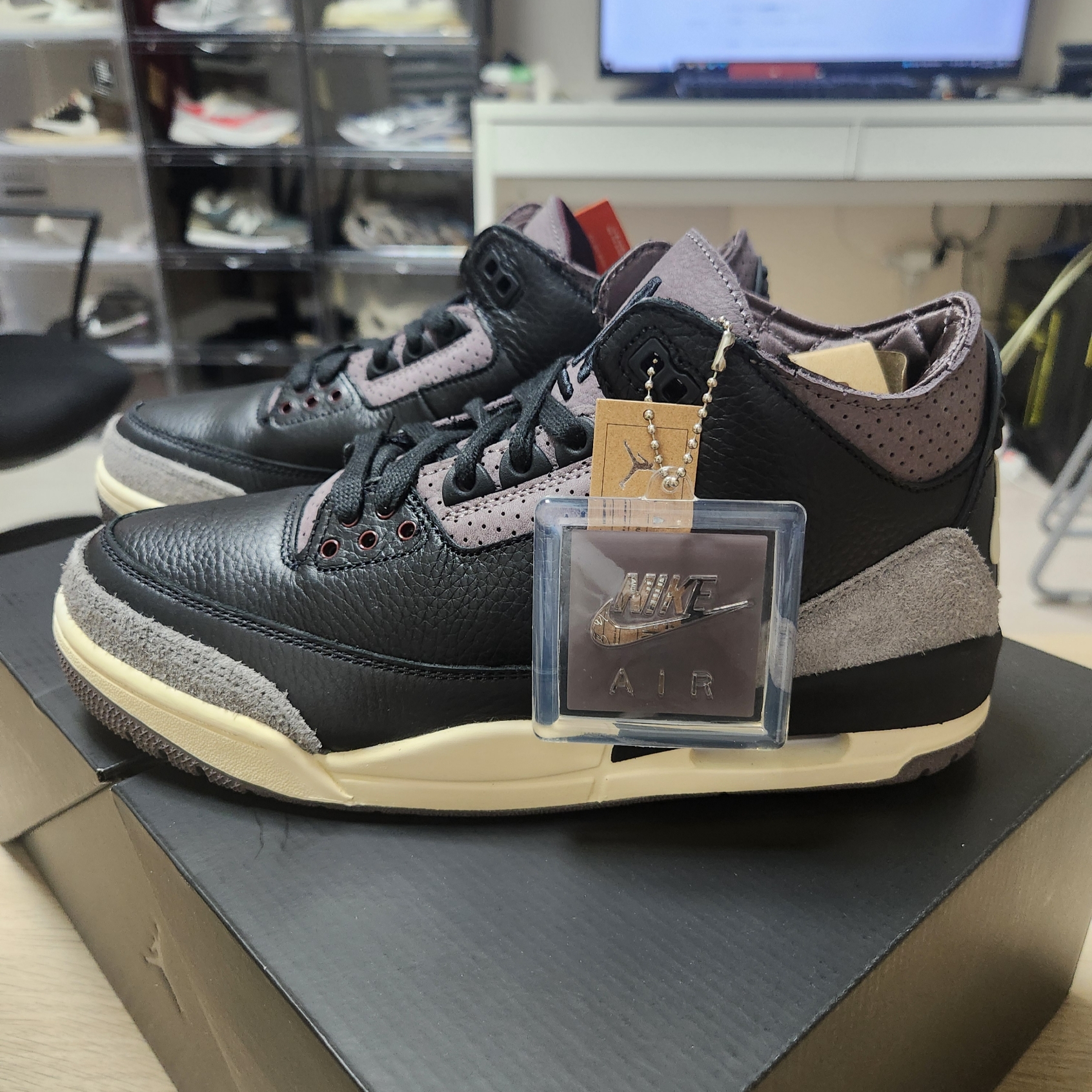 (W) Jordan 3 x A Ma Maniere Retro OG SP Black and Flat Pewter 착용 스타일 - 5