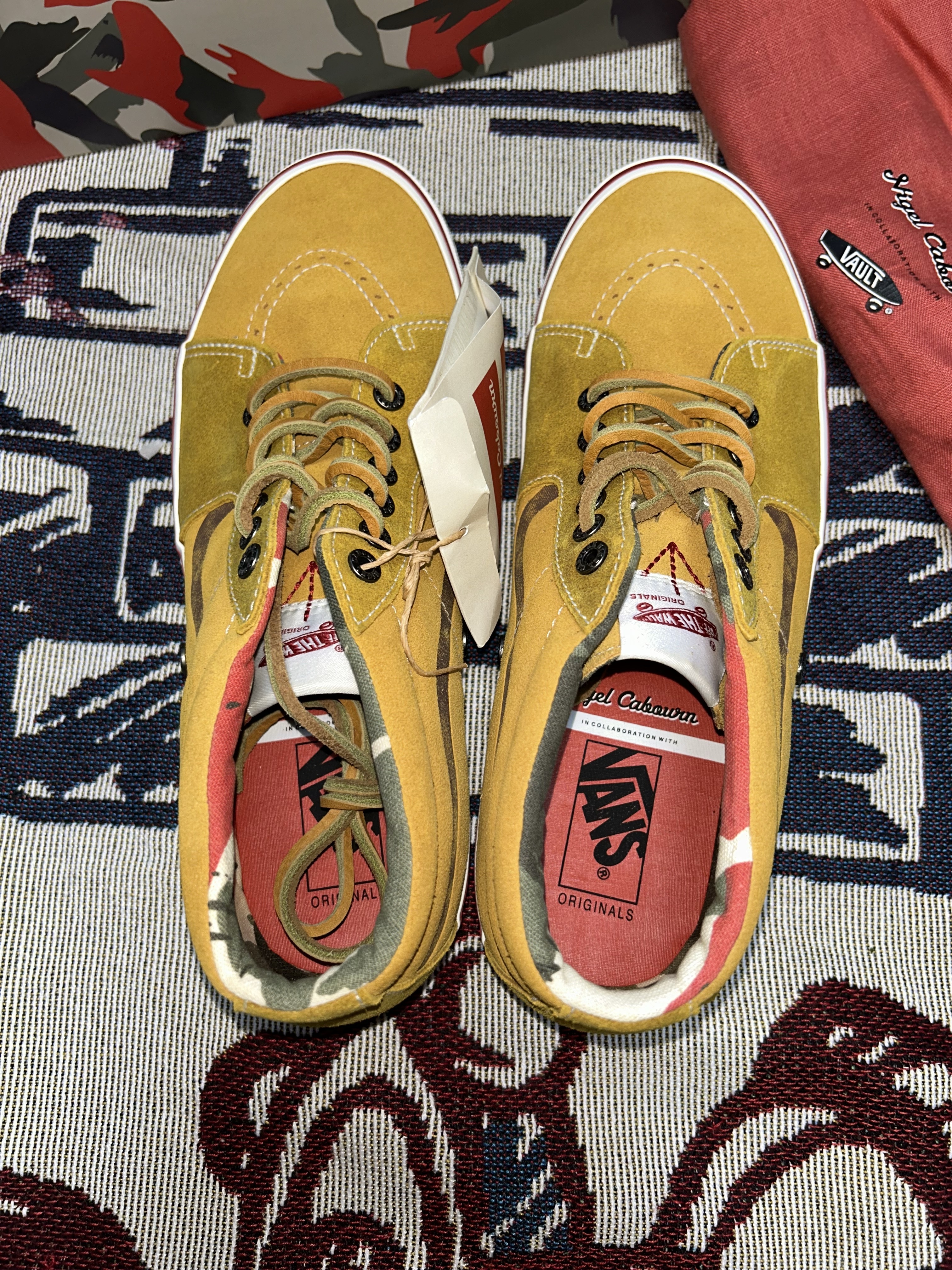 Vans Vault x Nigel Carbourn Og SK8-Mid LX Vintage Suede Tan 착용 스타일 - 3