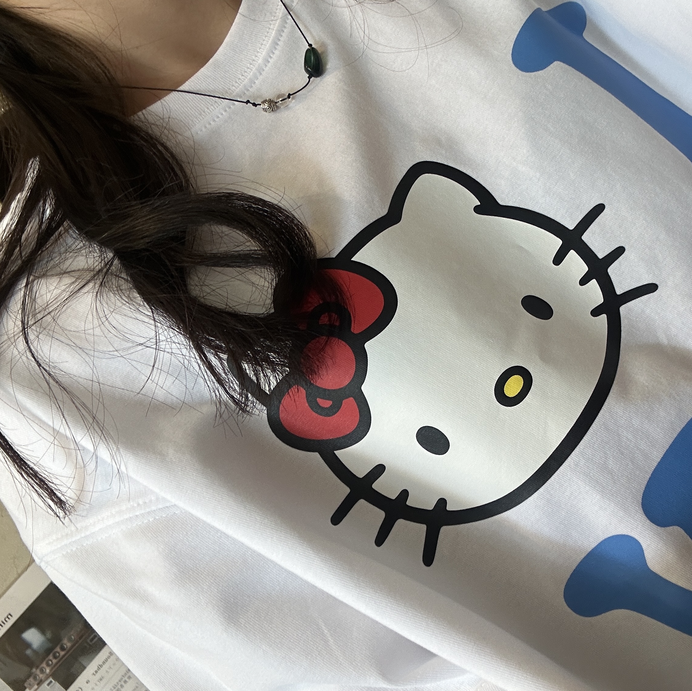 Open Yy x Hello Kitty T-Shirt White 착용 스타일 - 3