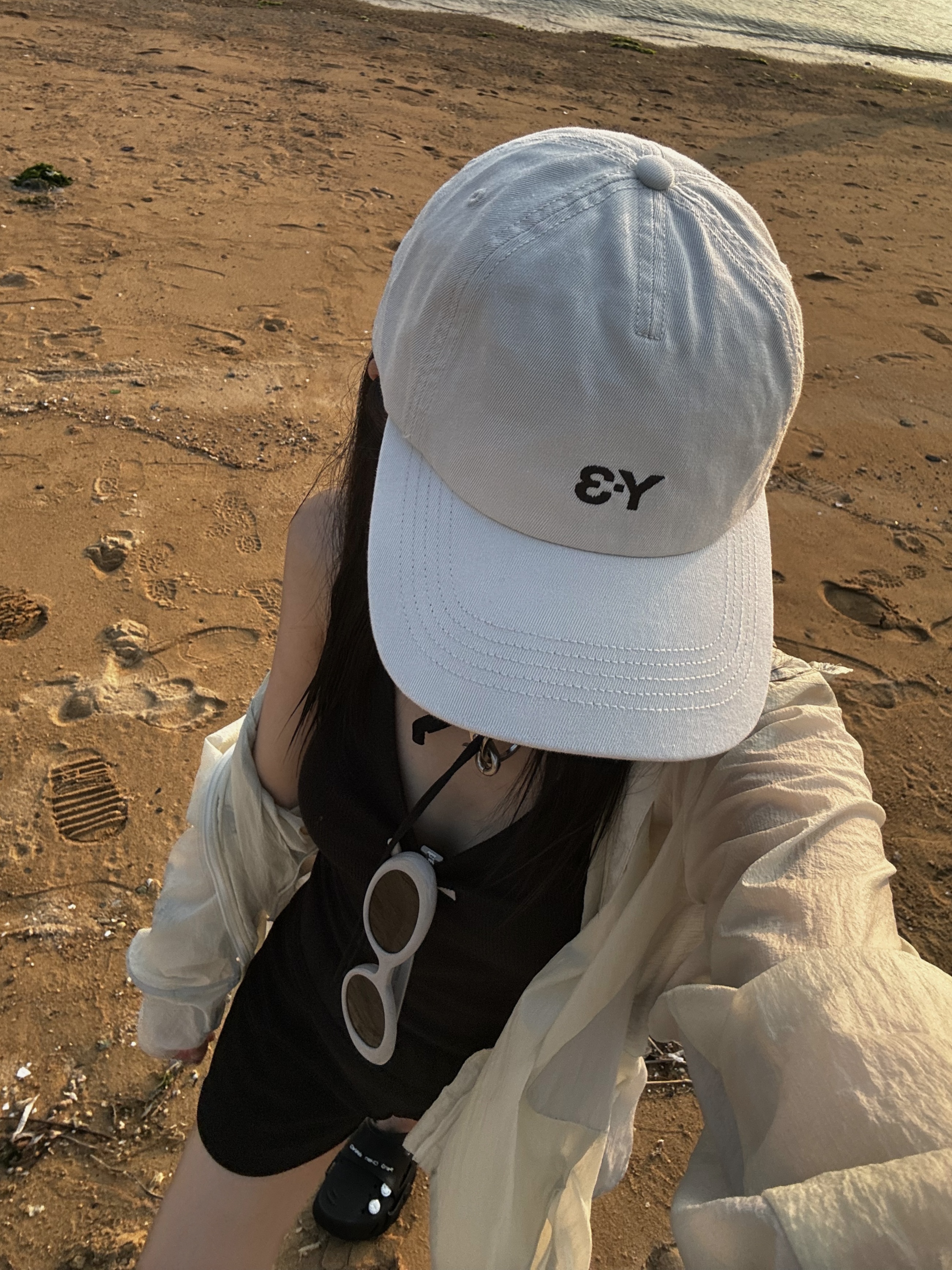Crocs x Feng Chen Wang Echo Clog Black, Y-3 Dad Cap Talc 착용 스타일