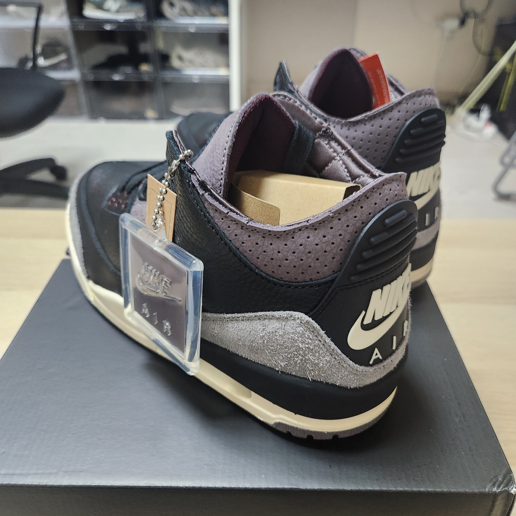 (W) Jordan 3 x A Ma Maniere Retro OG SP Black and Flat Pewter 착용 스타일 - 6