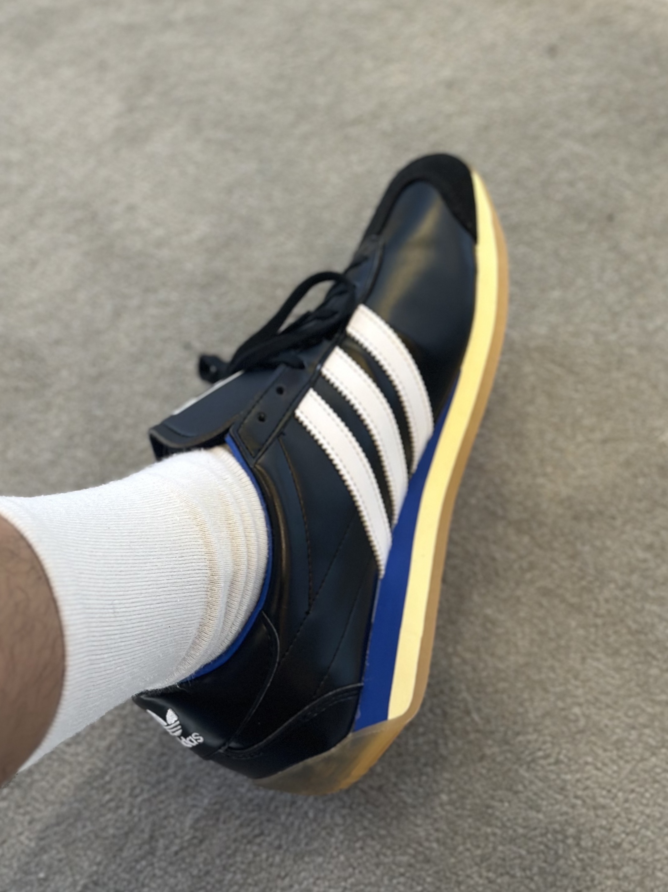 Adidas x Yeseyesee Country OG Core Black Cloud White 착용 스타일 - 8